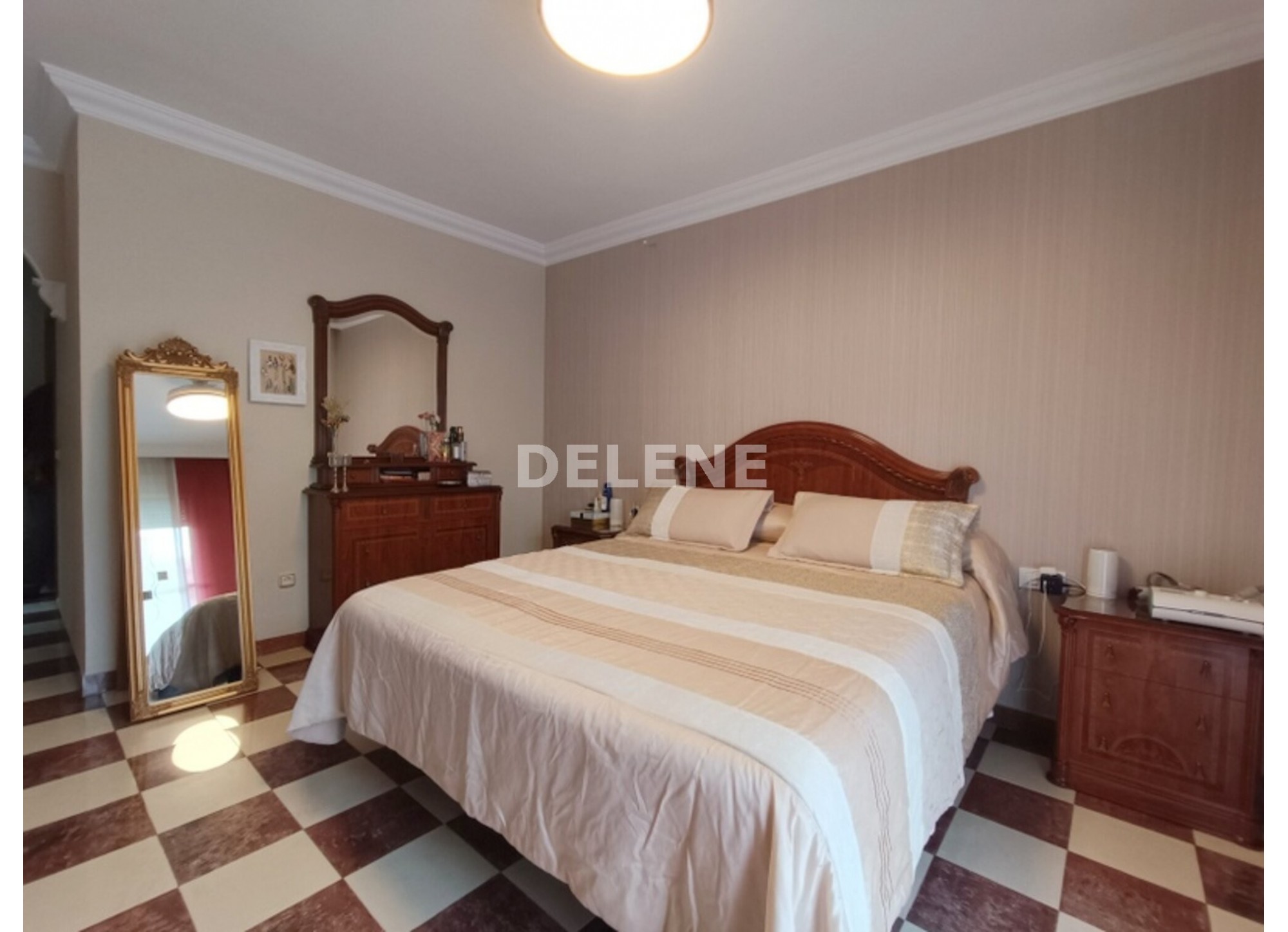 2887 PISO CON BALCONES Y TERRAZA, ZONA AVDA. CONSTITUCIÓN