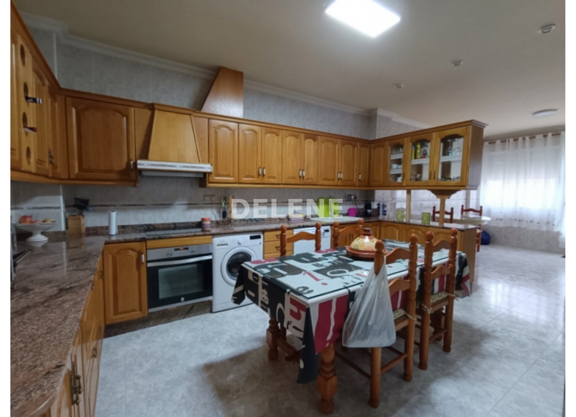 2887 PISO CON BALCONES Y TERRAZA, ZONA AVDA. CONSTITUCIÓN