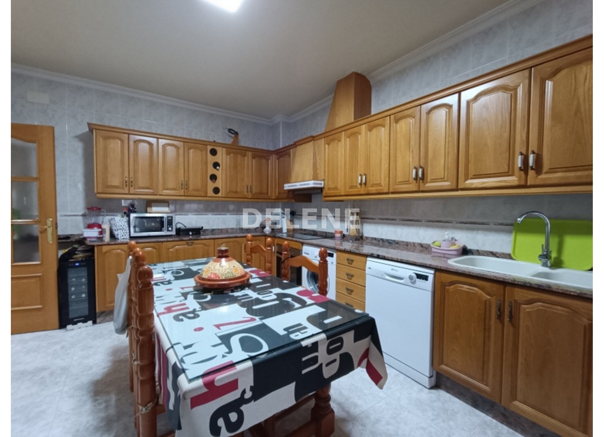 2887 PISO CON BALCONES Y TERRAZA, ZONA AVDA. CONSTITUCIÓN