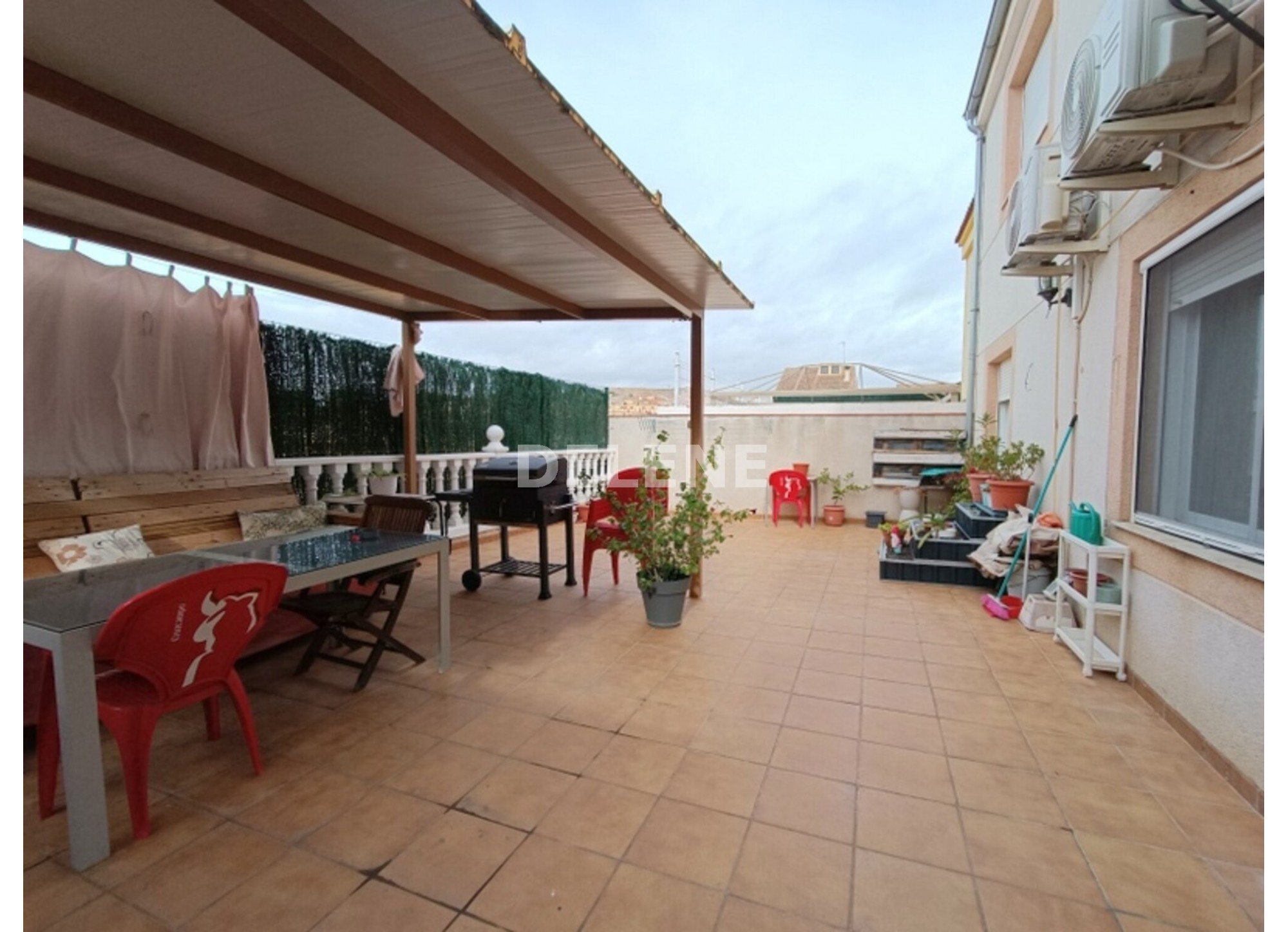 2887 PISO CON BALCONES Y TERRAZA, ZONA AVDA. CONSTITUCIÓN