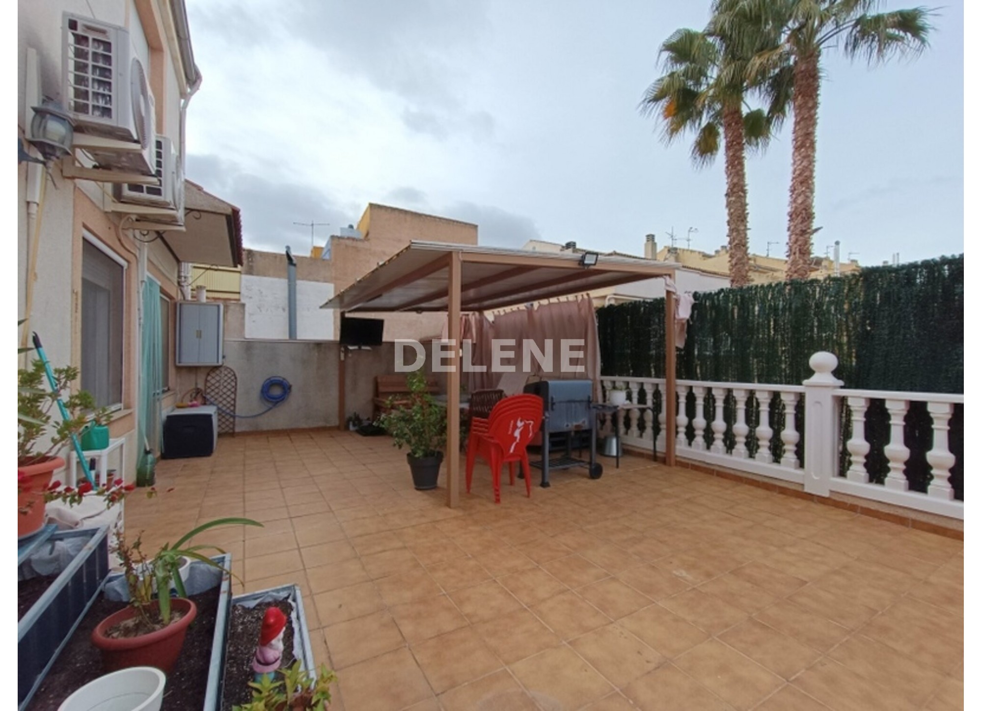 2887 PISO CON BALCONES Y TERRAZA, ZONA AVDA. CONSTITUCIÓN