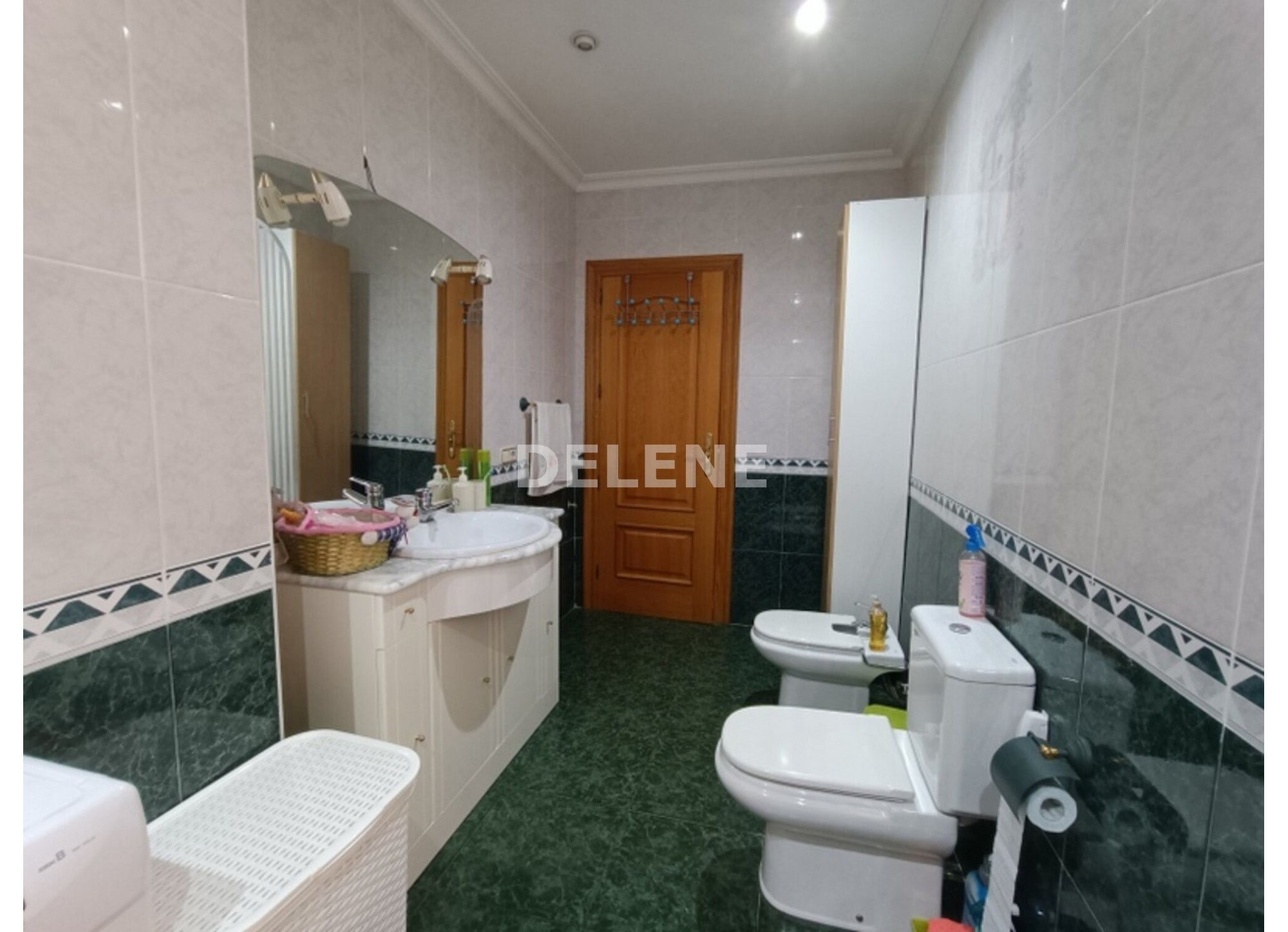 2887 PISO CON BALCONES Y TERRAZA, ZONA AVDA. CONSTITUCIÓN