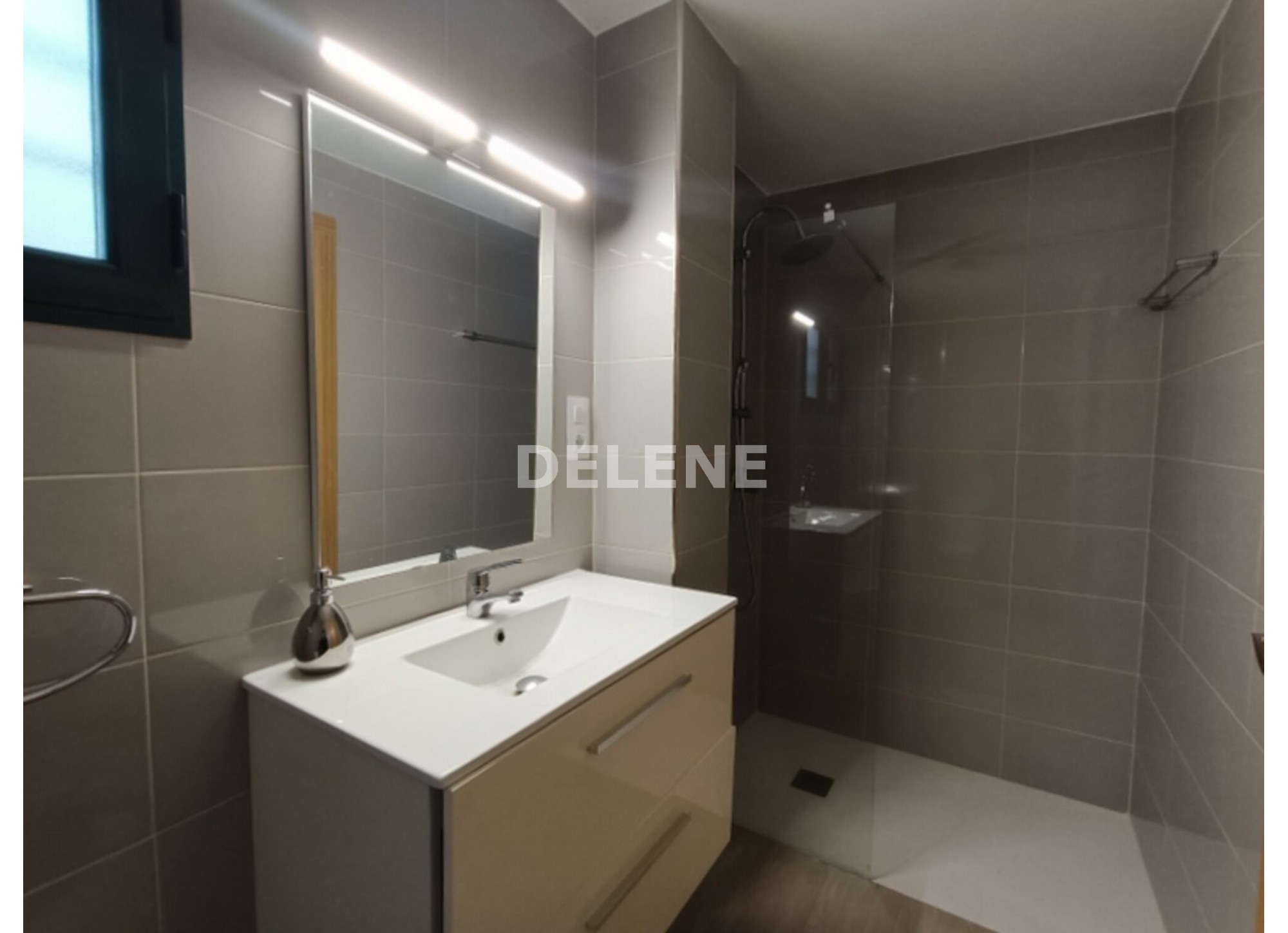 2892 CASA CON PATIO, CAÑADA DE AGRA