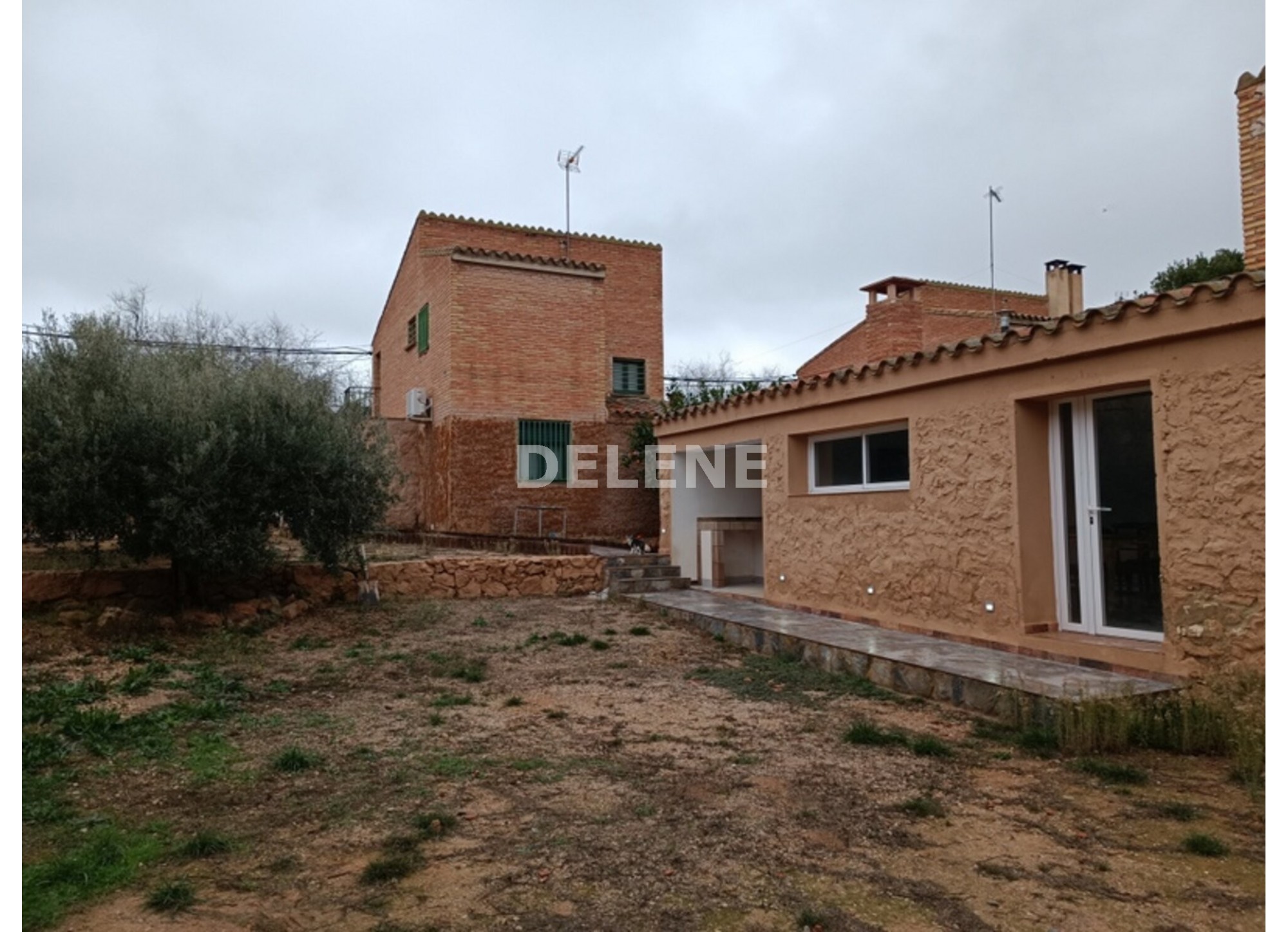 2892 CASA CON PATIO, CAÑADA DE AGRA