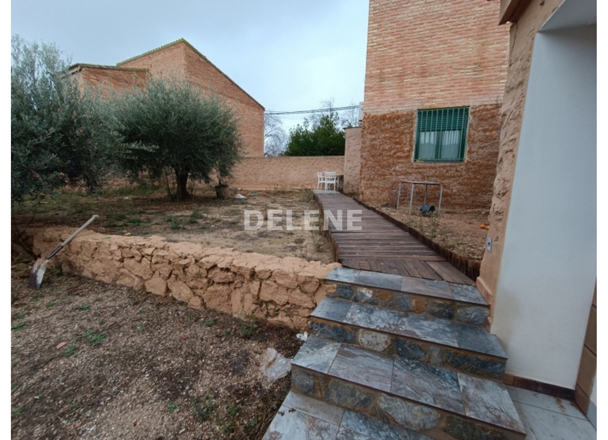 2892 CASA CON PATIO, CAÑADA DE AGRA