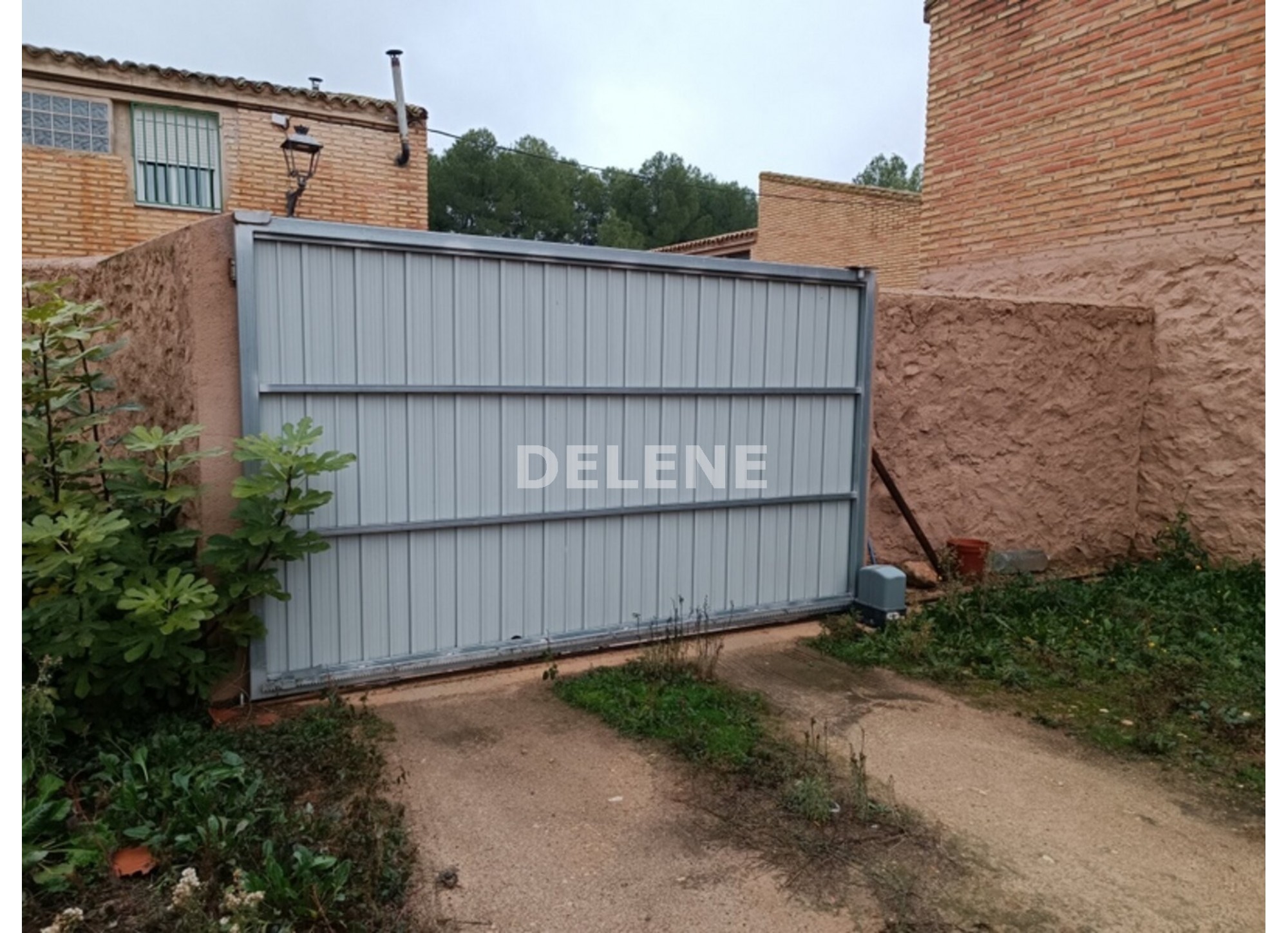 2892 CASA CON PATIO, CAÑADA DE AGRA