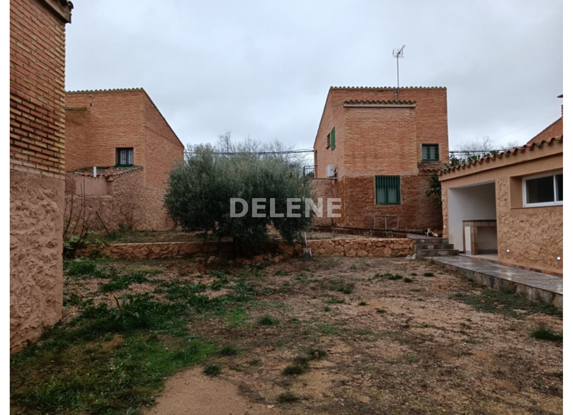 2892 CASA CON PATIO, CAÑADA DE AGRA