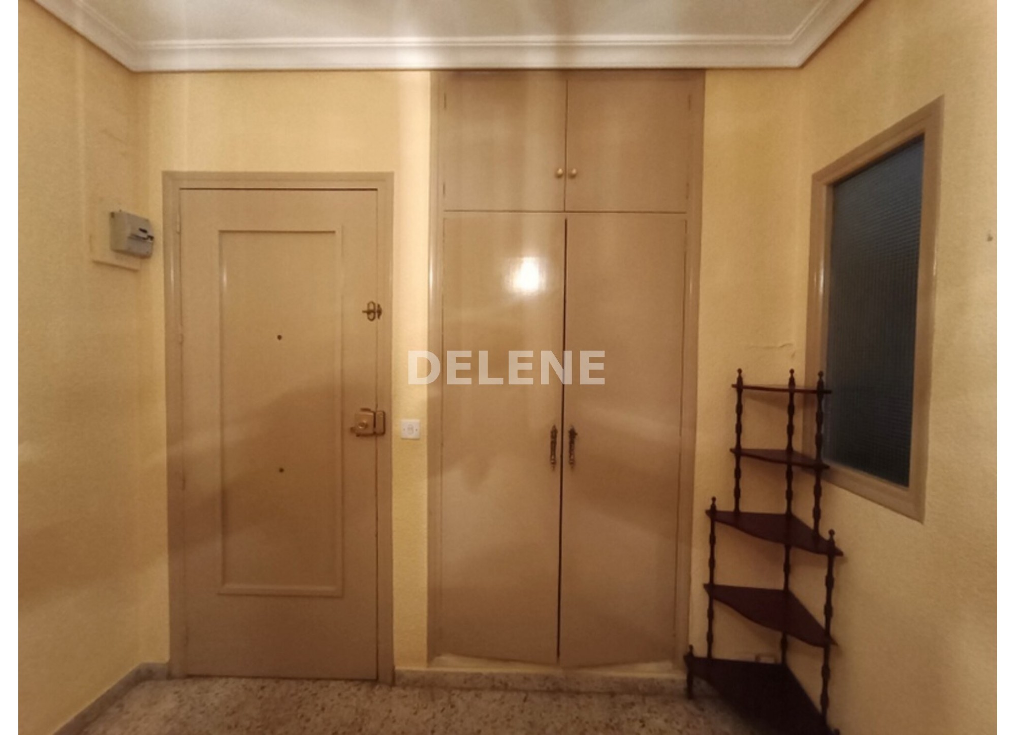 2895 PISO CON BALCÓN, ZONA ISABEL LA CATÓLICA