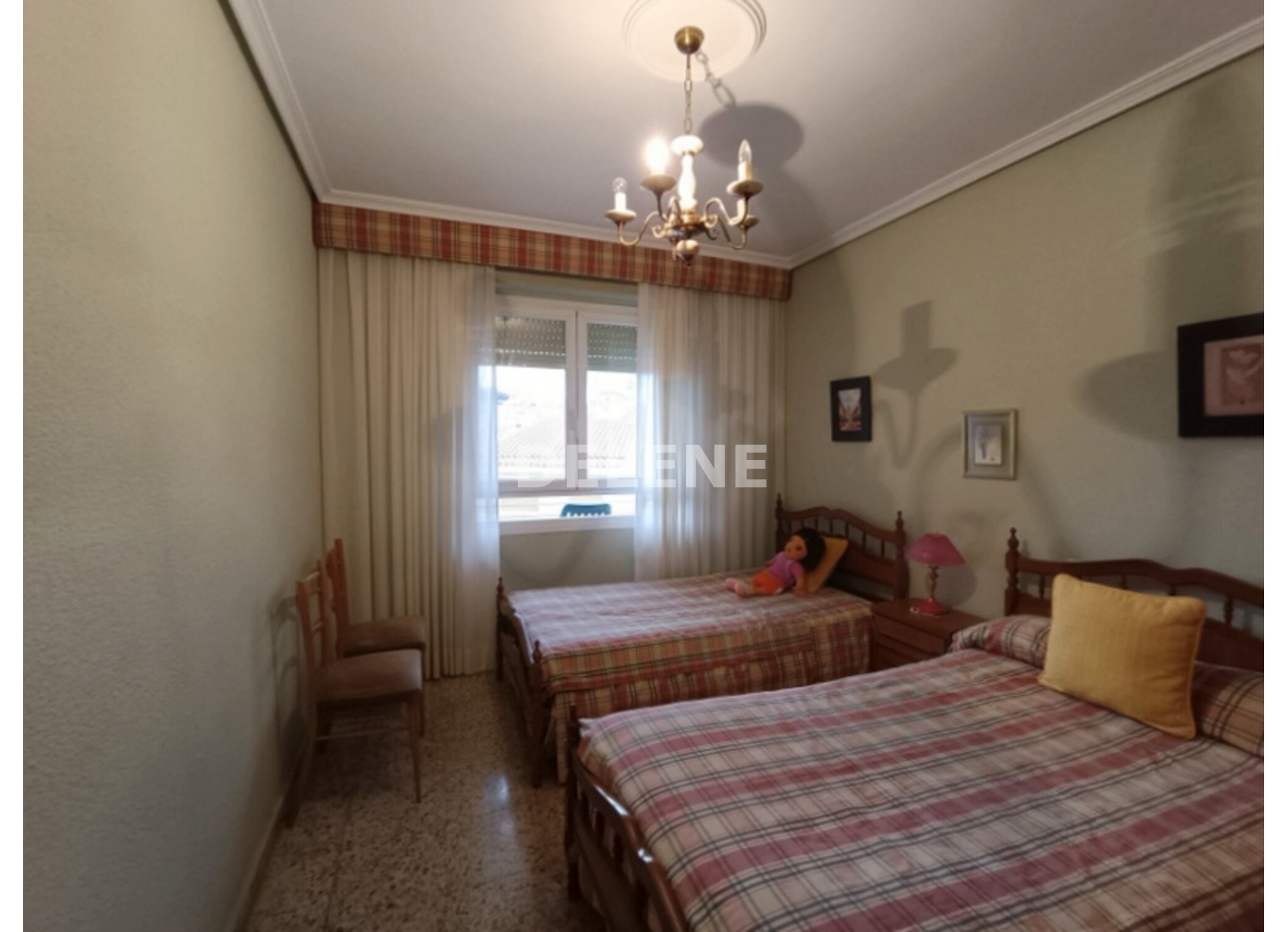 2895 PISO CON BALCÓN, ZONA ISABEL LA CATÓLICA