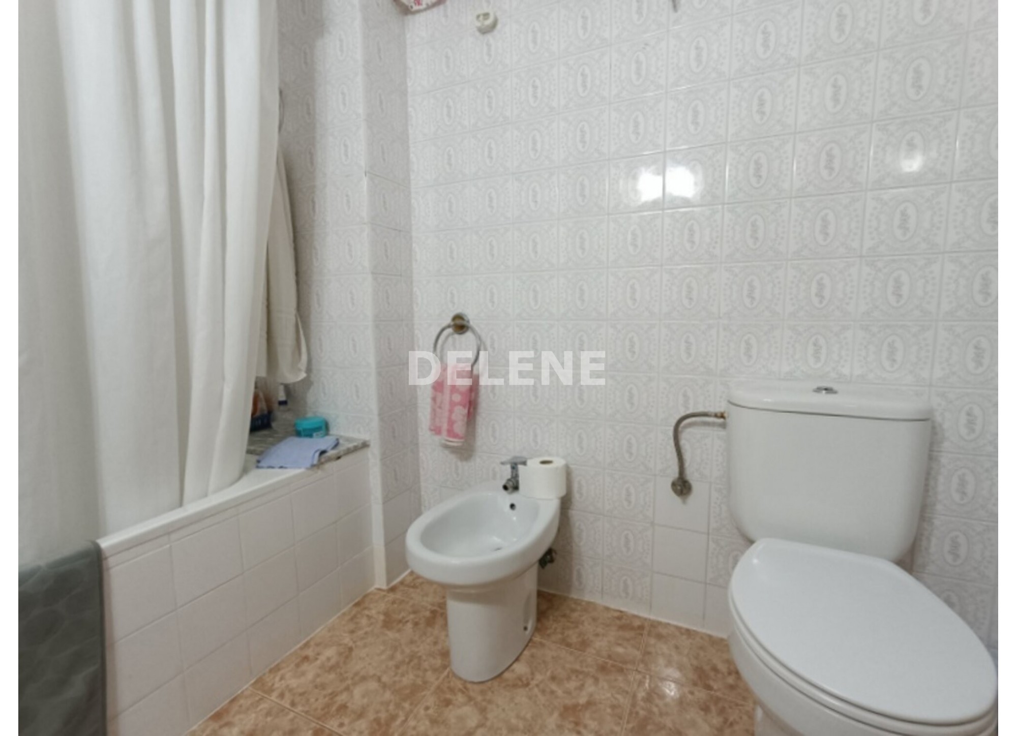 2895 PISO CON BALCÓN, ZONA ISABEL LA CATÓLICA