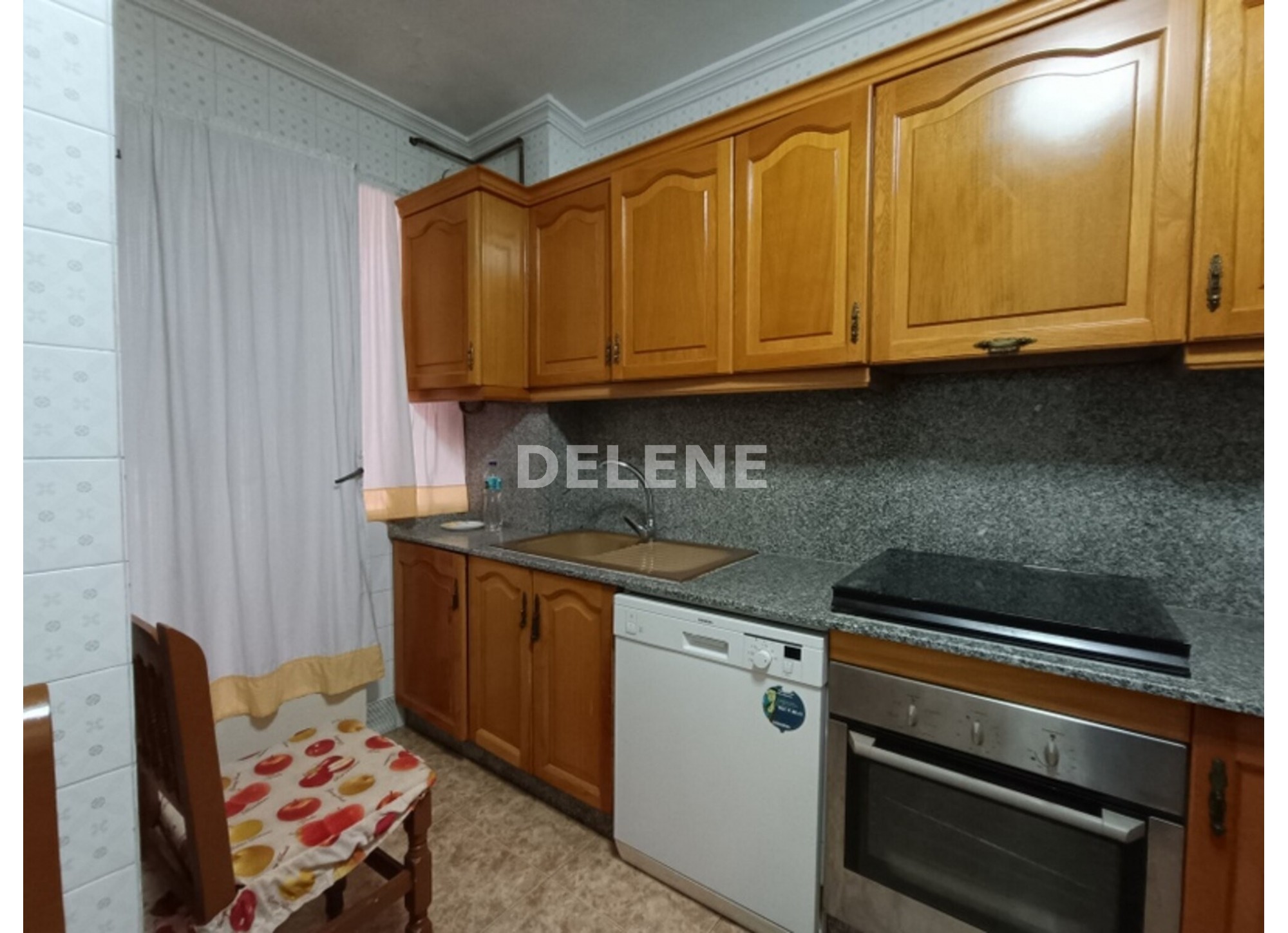 2895 PISO CON BALCÓN, ZONA ISABEL LA CATÓLICA