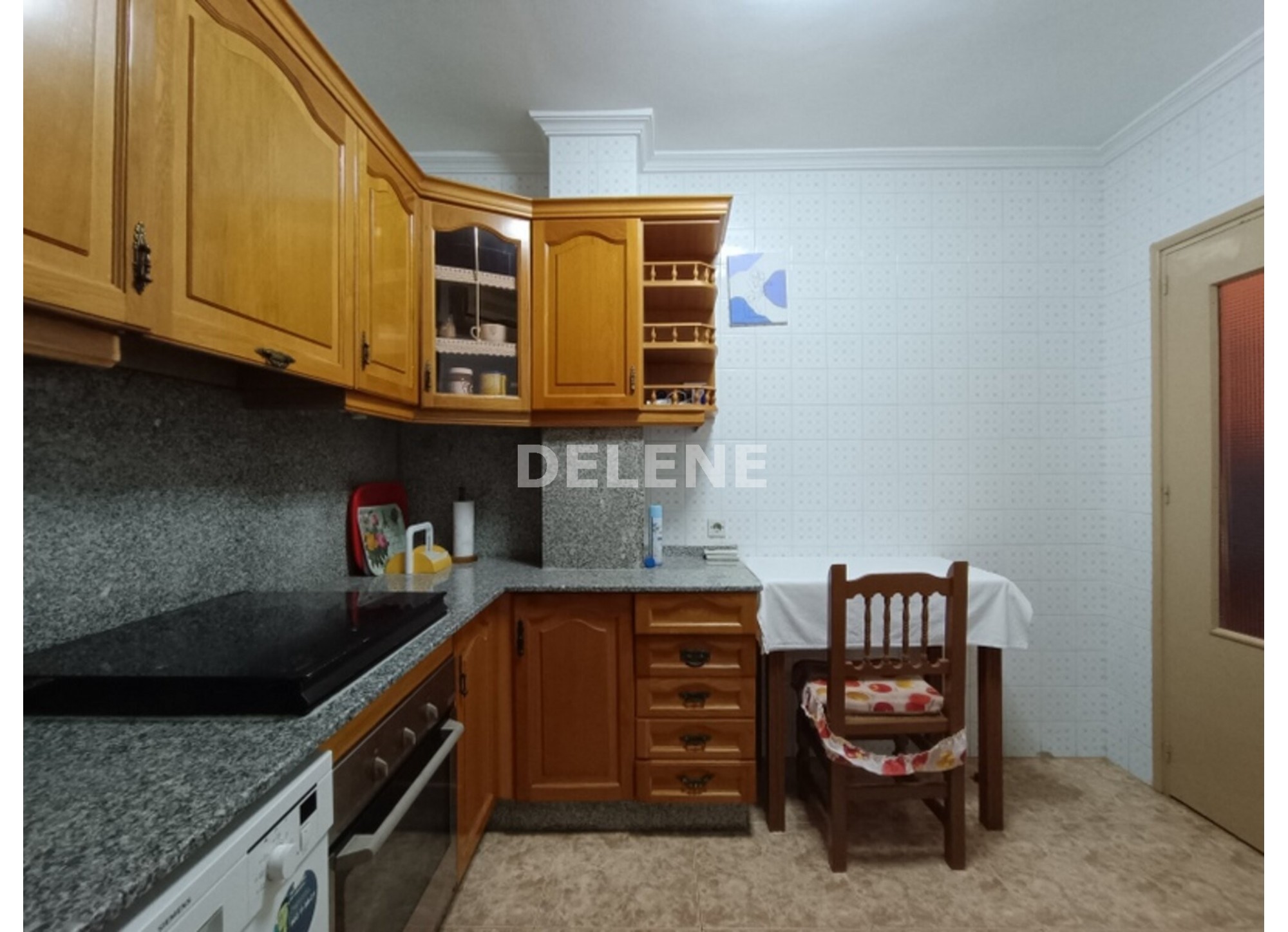 2895 PISO CON BALCÓN, ZONA ISABEL LA CATÓLICA