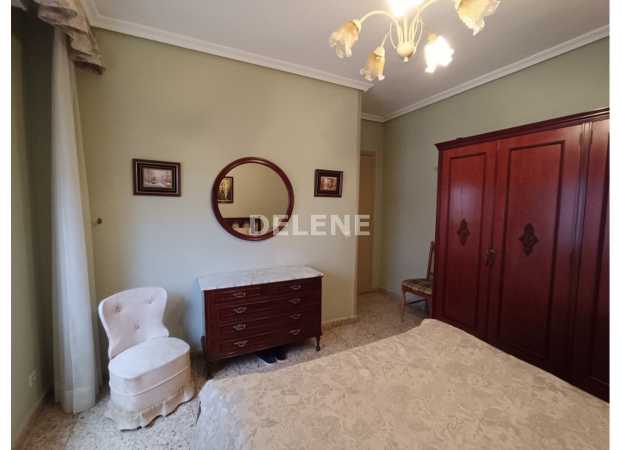 2895 PISO CON BALCÓN, ZONA ISABEL LA CATÓLICA