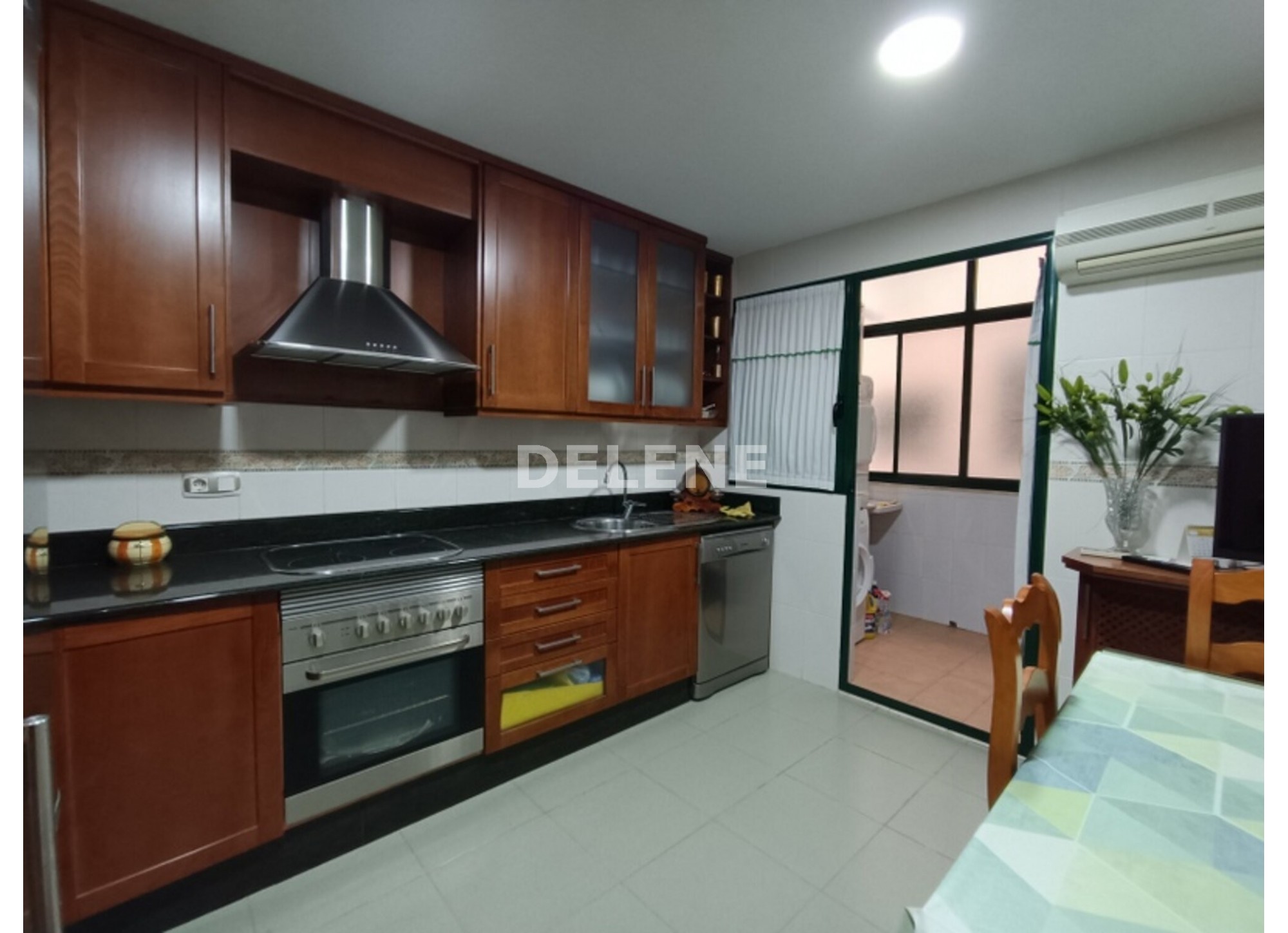 2894 PISO CON BALCÓN Y GARAJE, ZONA GRAN VÍA