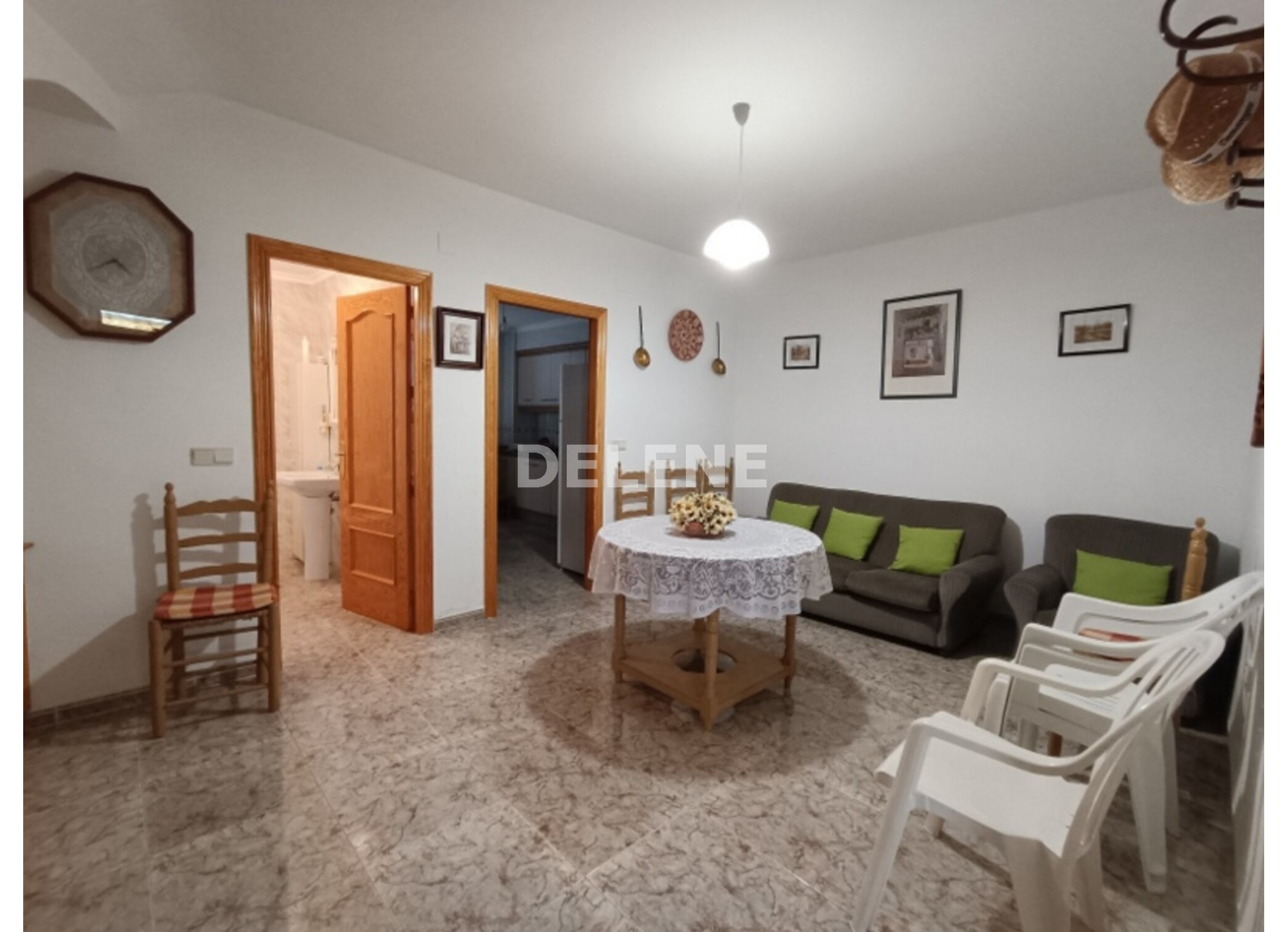 2896 CASA CON COCHERA, PATIO Y TRASTERO, TOBARRA