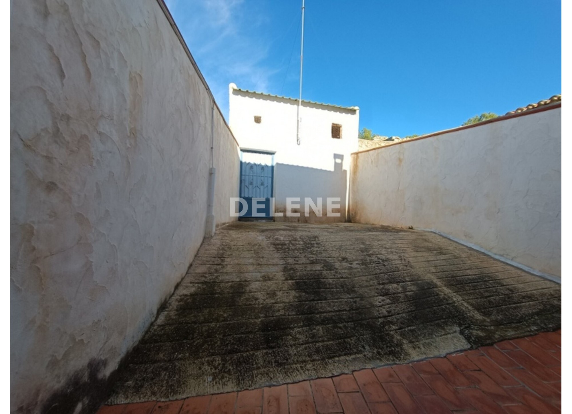 2896 CASA CON COCHERA, PATIO Y TRASTERO, TOBARRA