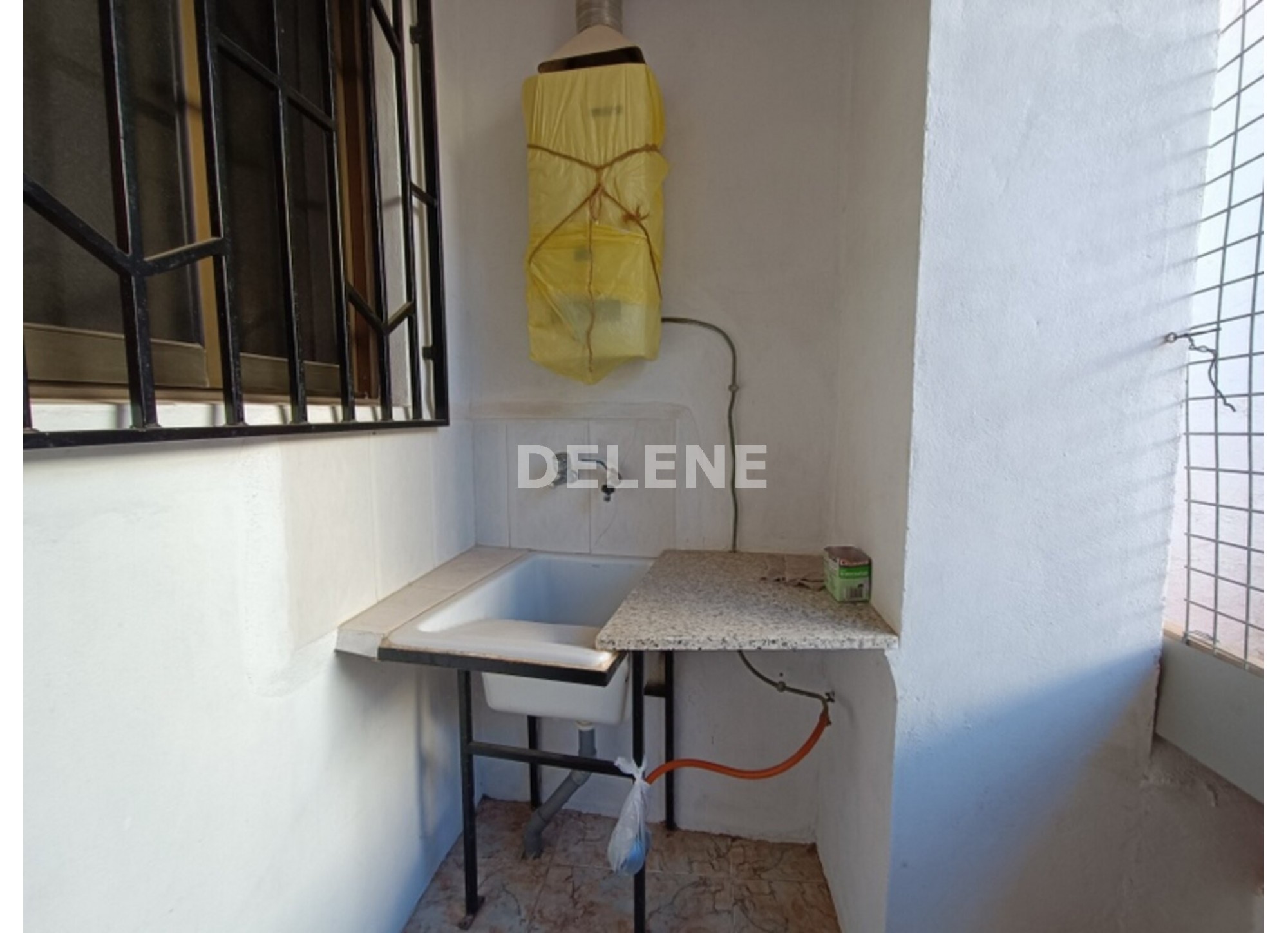 2896 CASA CON COCHERA, PATIO Y TRASTERO, TOBARRA