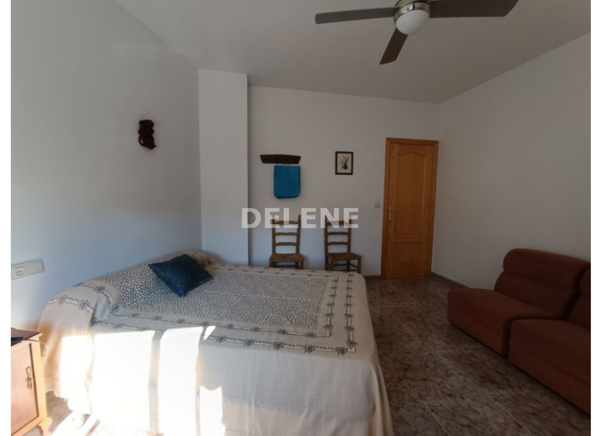 2896 CASA CON COCHERA, PATIO Y TRASTERO, TOBARRA