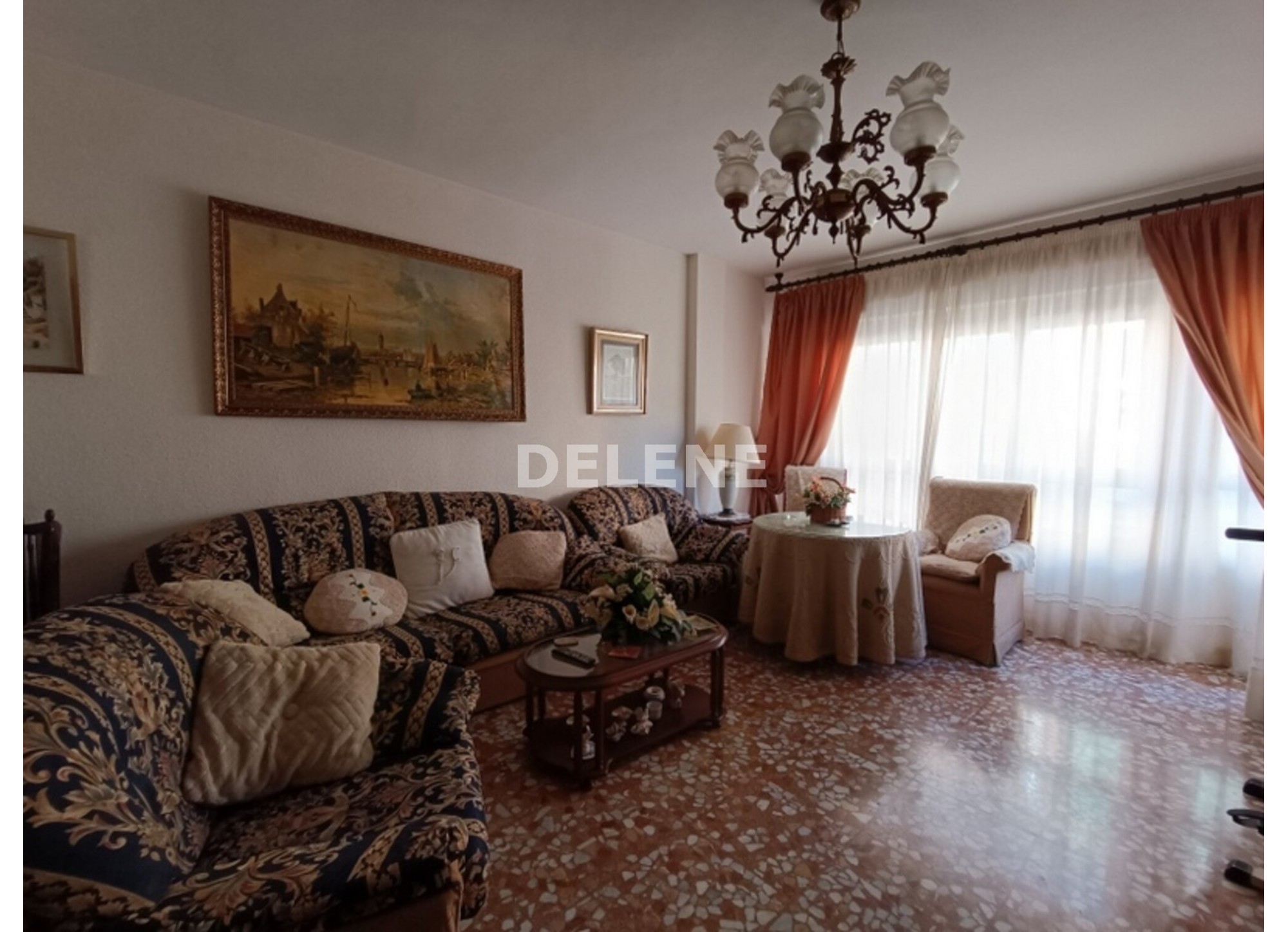 2898 PISO CON BALCÓN Y TRASTERO, ZONA CRUZ DE LOS CAIDOS