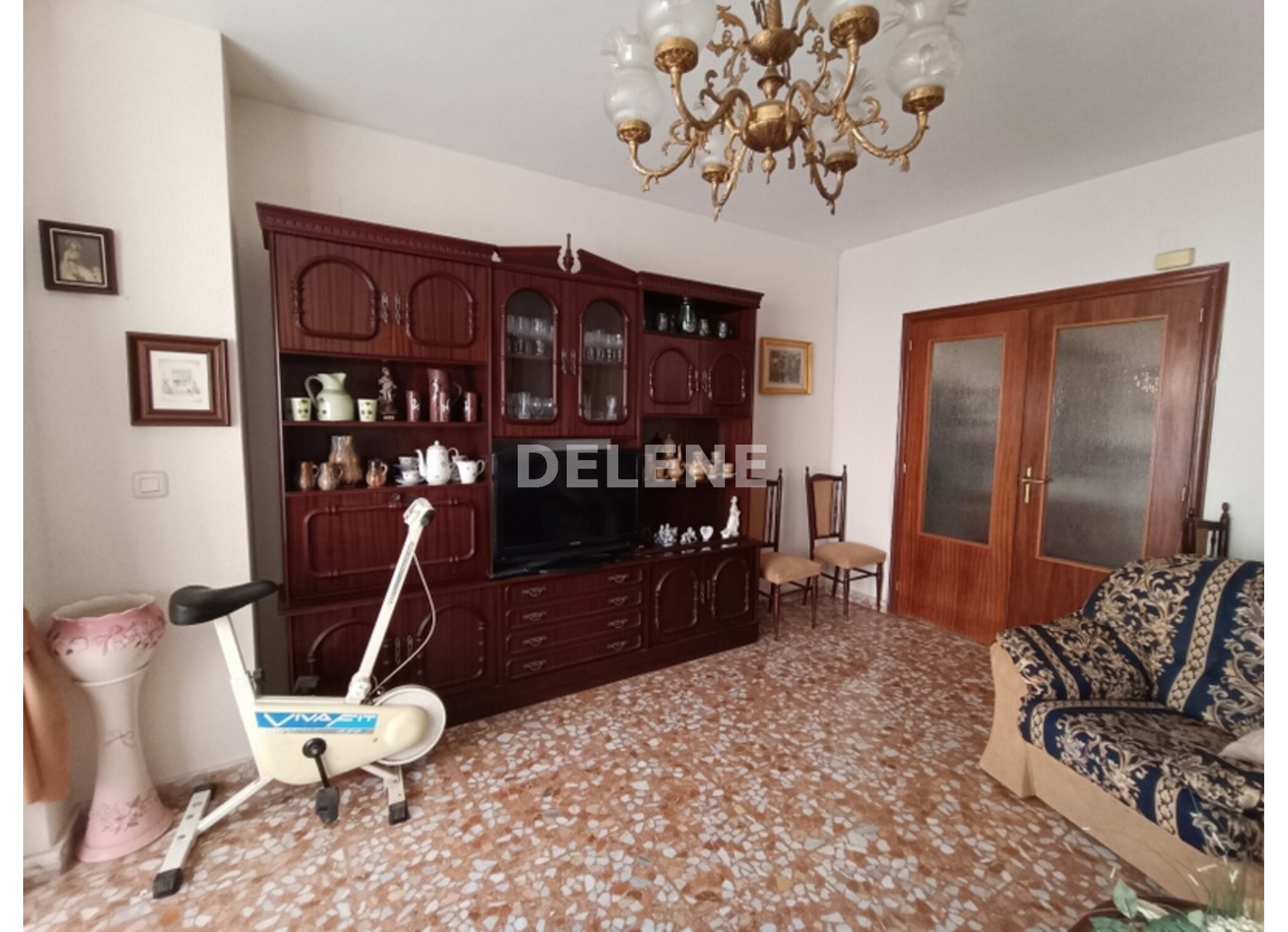 2898 PISO CON BALCÓN Y TRASTERO, ZONA CRUZ DE LOS CAIDOS