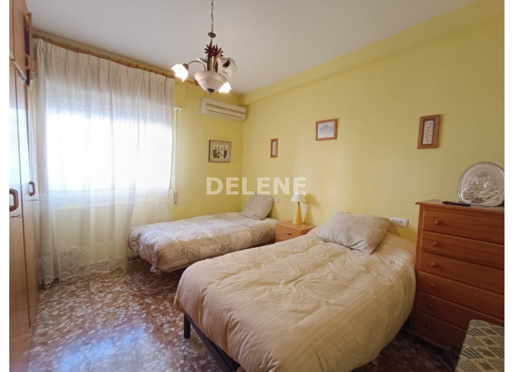 2898 PISO CON BALCÓN Y TRASTERO, ZONA CRUZ DE LOS CAIDOS