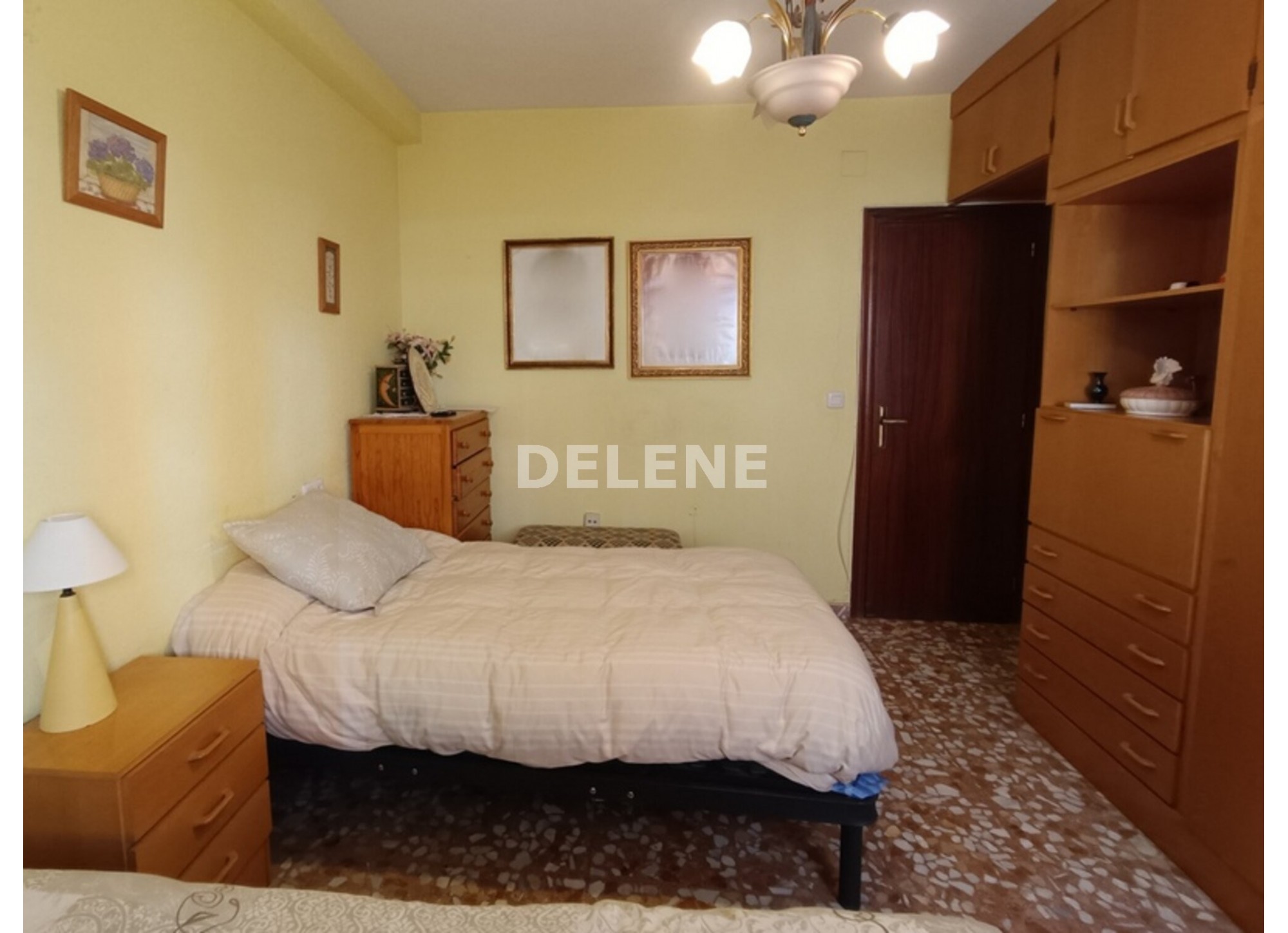 2898 PISO CON BALCÓN Y TRASTERO, ZONA CRUZ DE LOS CAIDOS