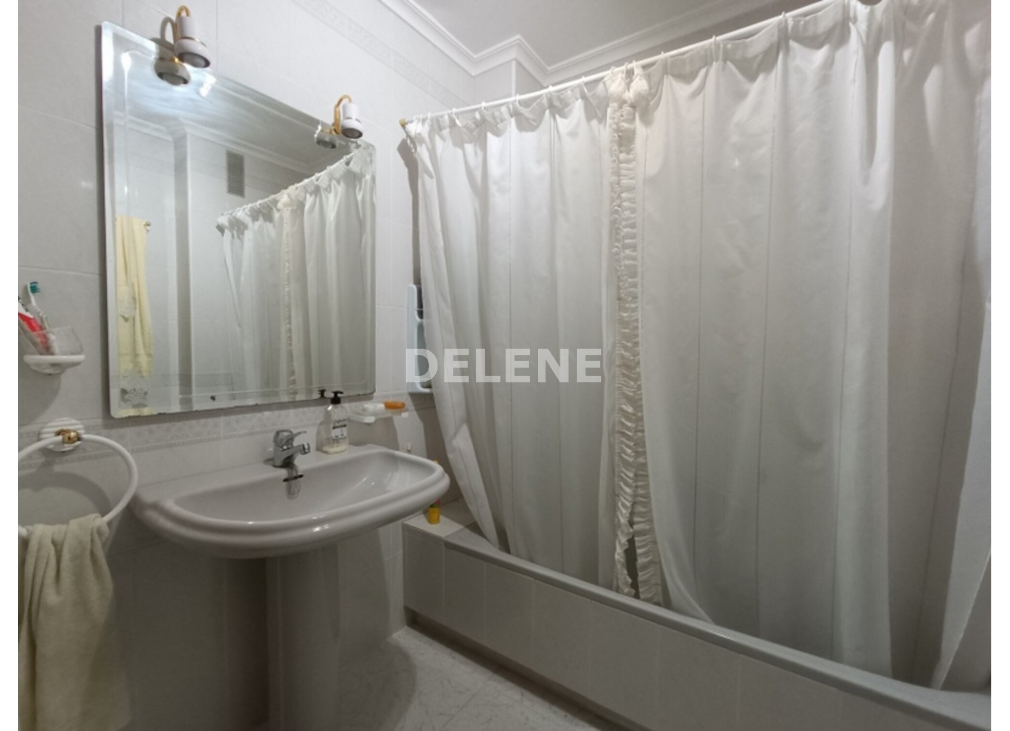 2898 PISO CON BALCÓN Y TRASTERO, ZONA CRUZ DE LOS CAIDOS