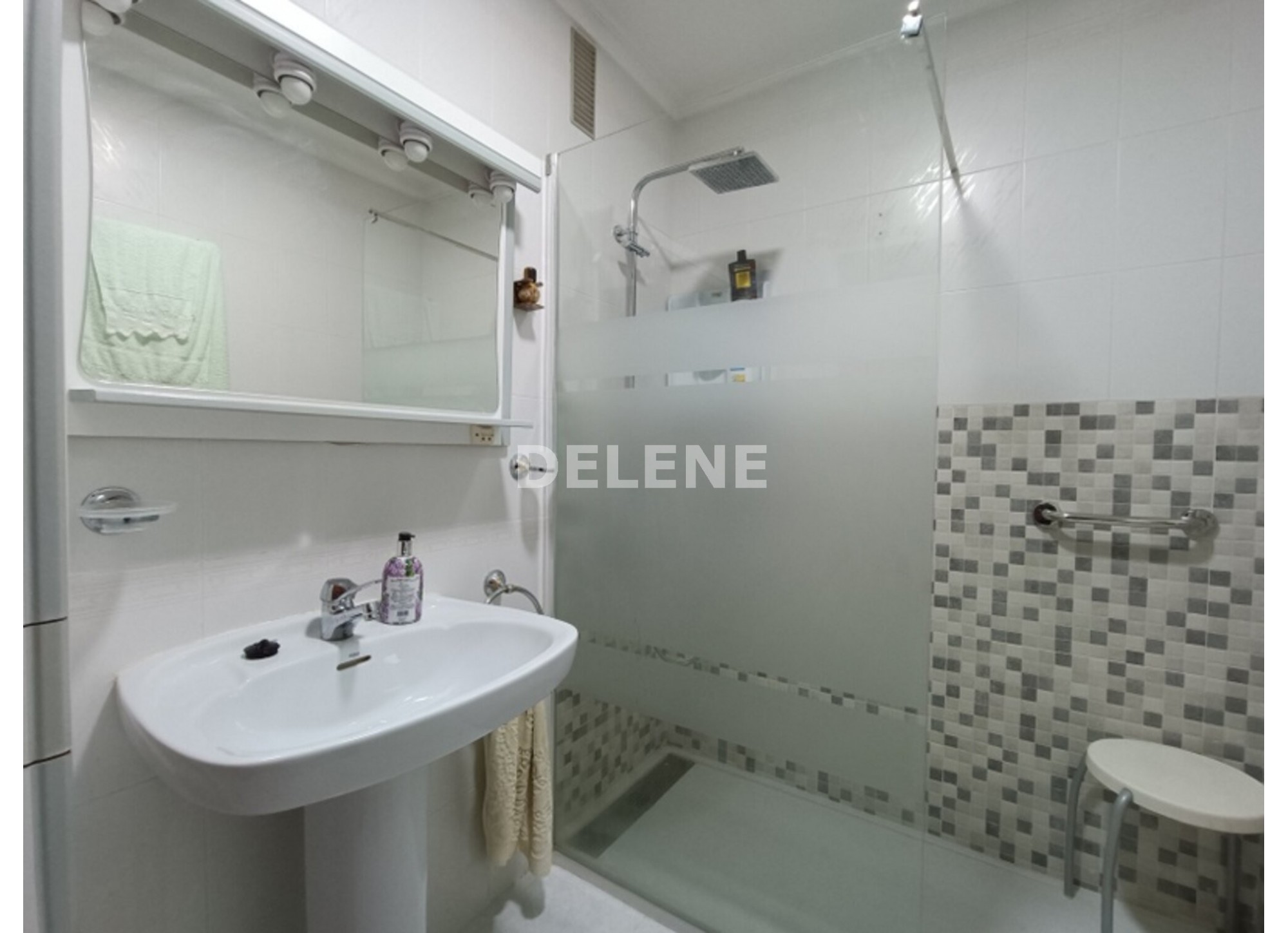 2898 PISO CON BALCÓN Y TRASTERO, ZONA CRUZ DE LOS CAIDOS