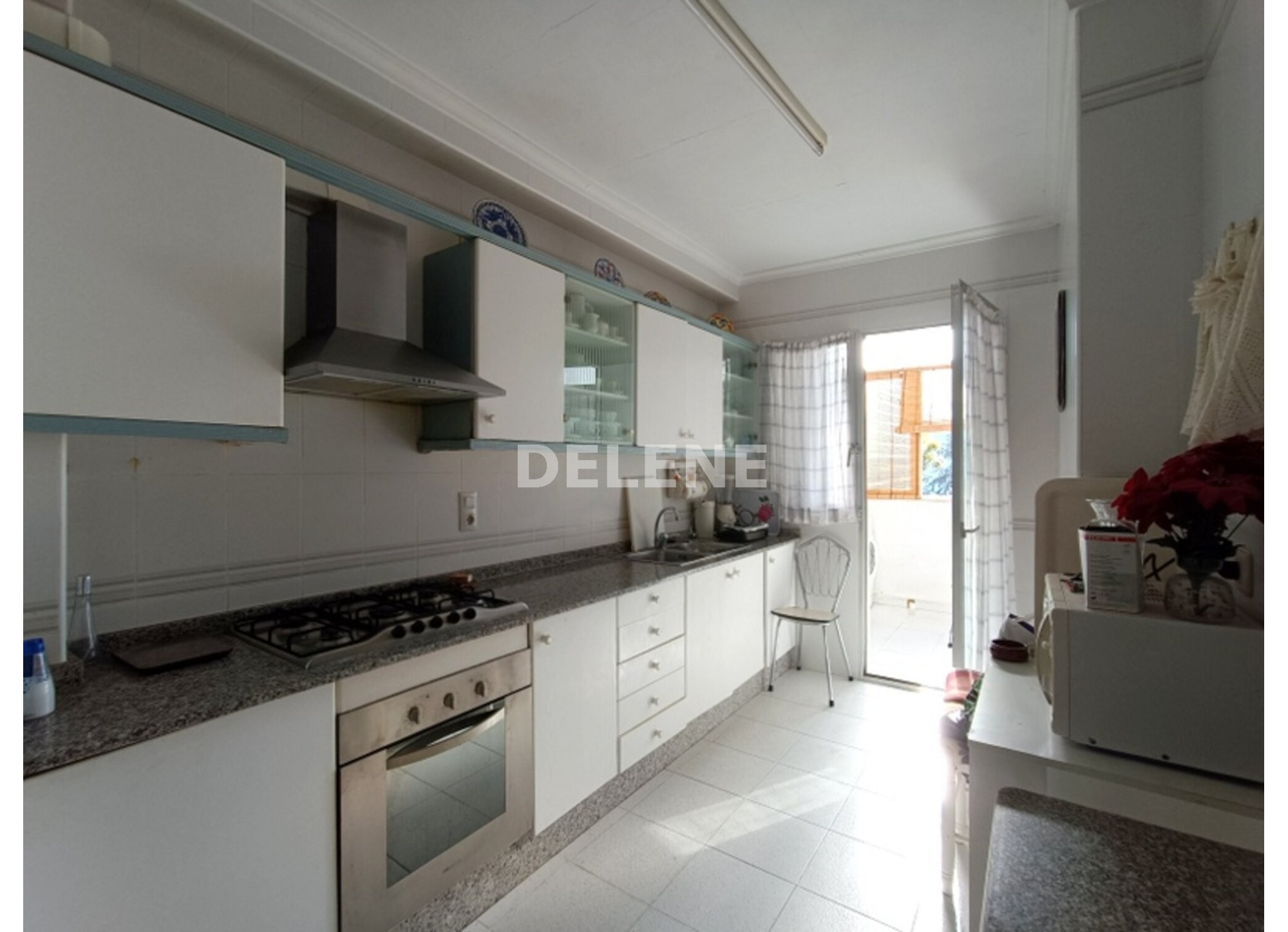 2898 PISO CON BALCÓN Y TRASTERO, ZONA CRUZ DE LOS CAIDOS