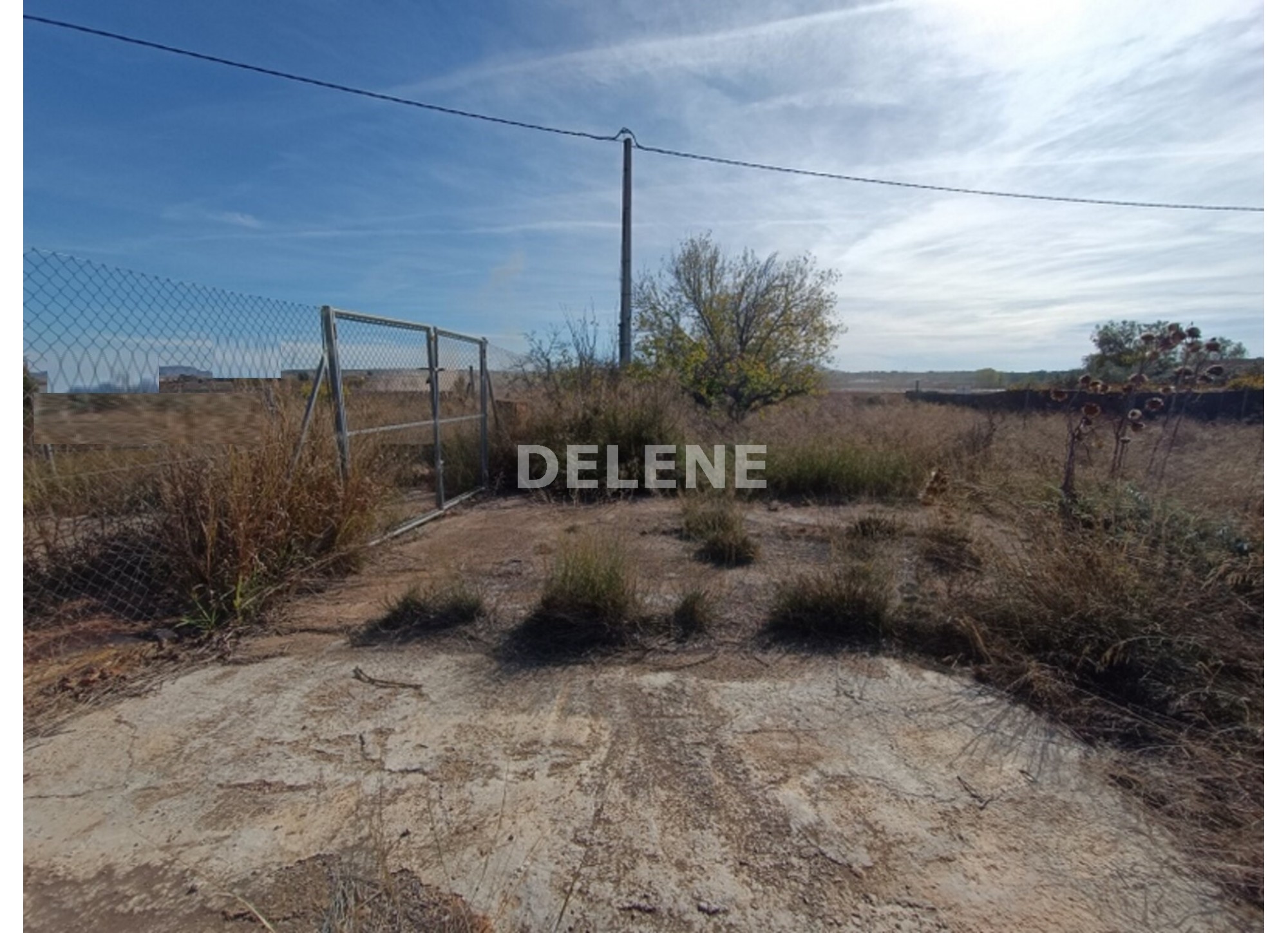 2863 CASA DE CAMPO CON TERRENO, ZONA CLUB DE TENIS