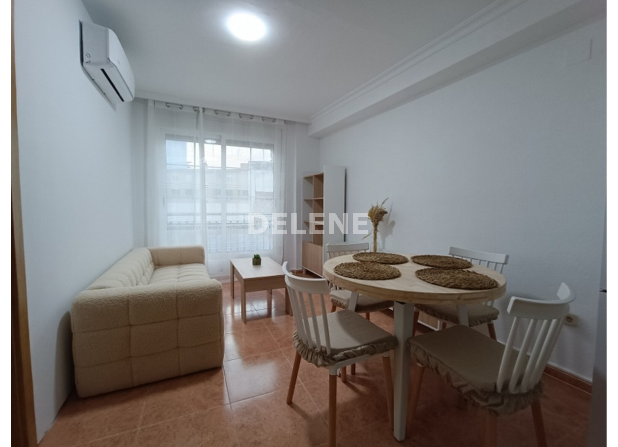 2900 PISO CON BALCÓN, ZONA PLAZA SANTA ANA