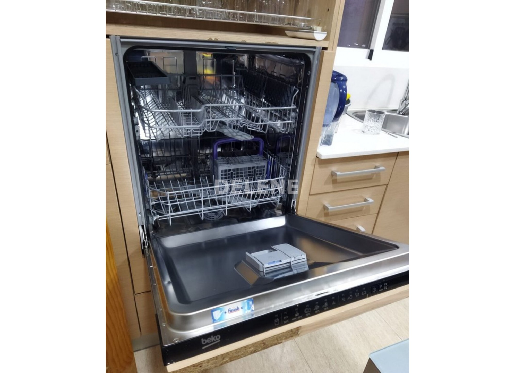 2901 PISO CON BALCÓN, ZONA PLAZA SANTA ANA