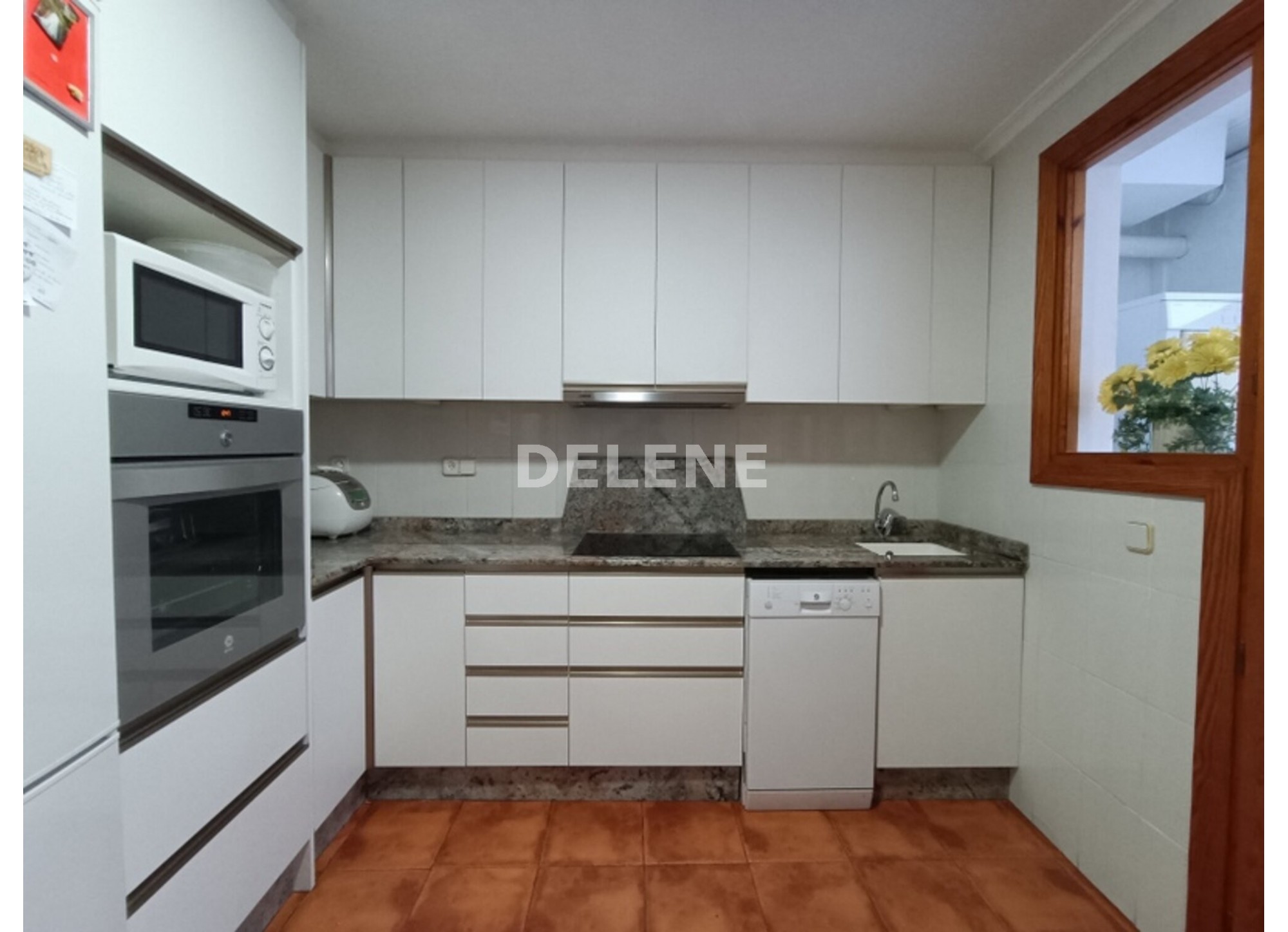 2904 PISO CON GARAJE Y TRASTERO, ZONA HACIENDA