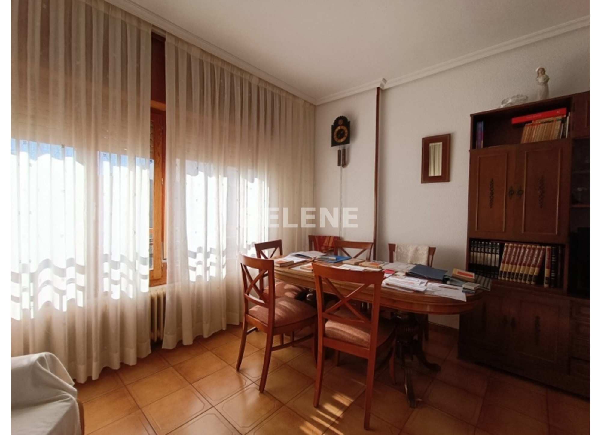 2905 PISO CON BALCÓN, ZONA CRUZ DE LOS CAÍDOS