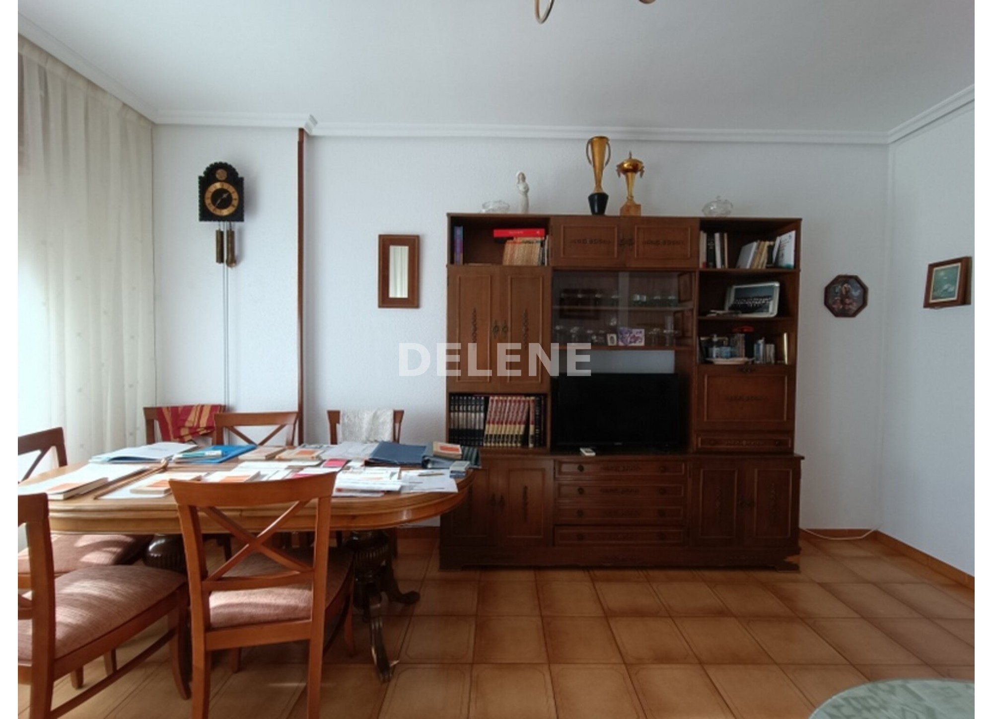 2905 PISO CON BALCÓN, ZONA CRUZ DE LOS CAÍDOS