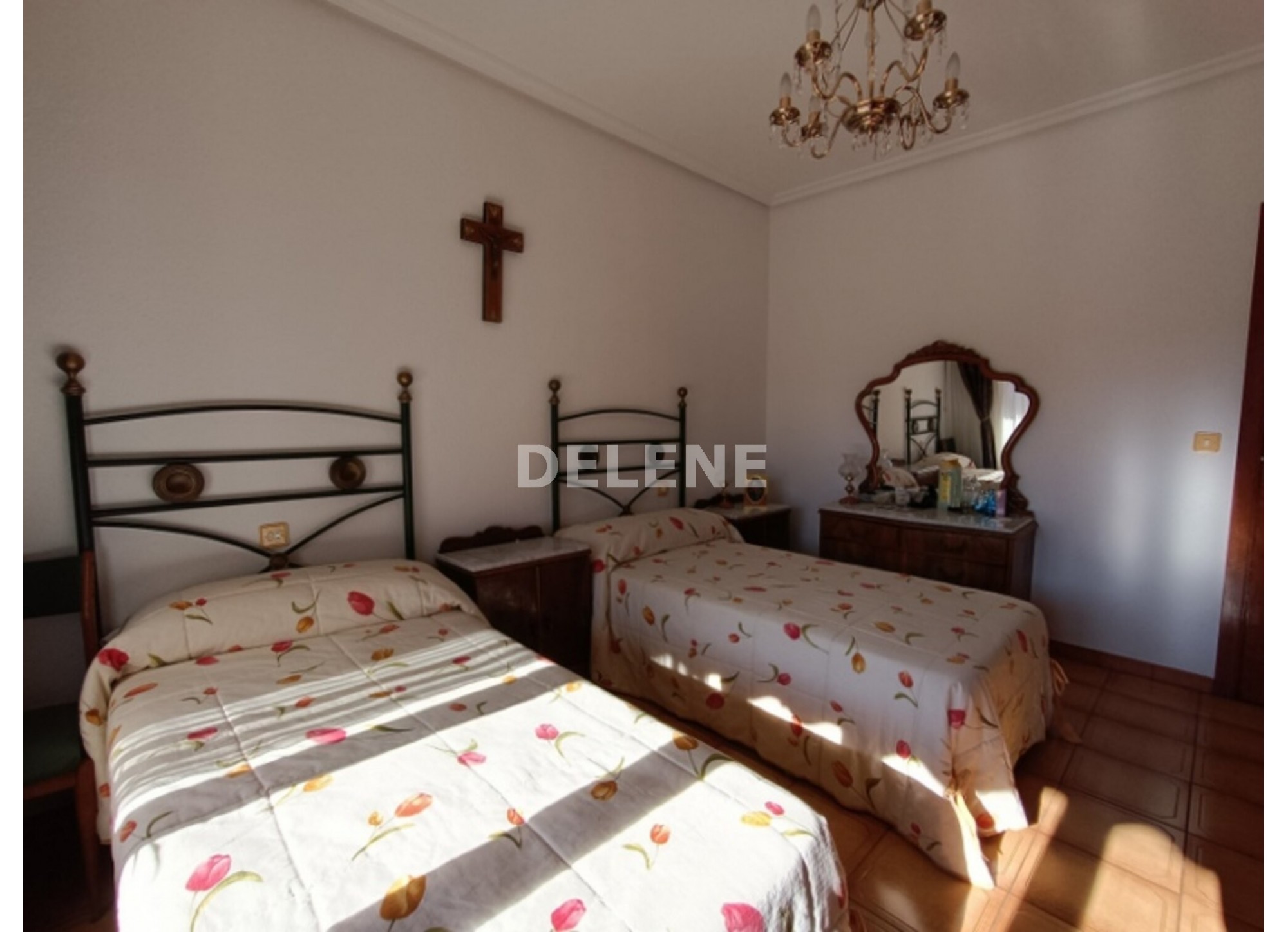 2905 PISO CON BALCÓN, ZONA CRUZ DE LOS CAÍDOS