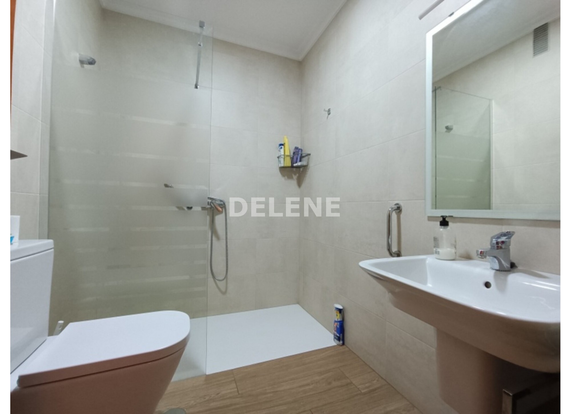 2905 PISO CON BALCÓN, ZONA CRUZ DE LOS CAÍDOS