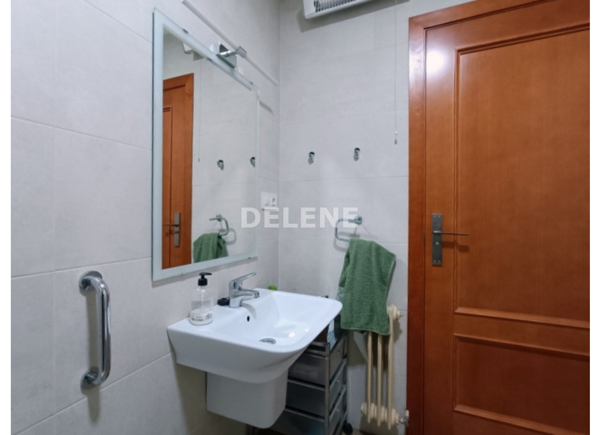 2905 PISO CON BALCÓN, ZONA CRUZ DE LOS CAÍDOS