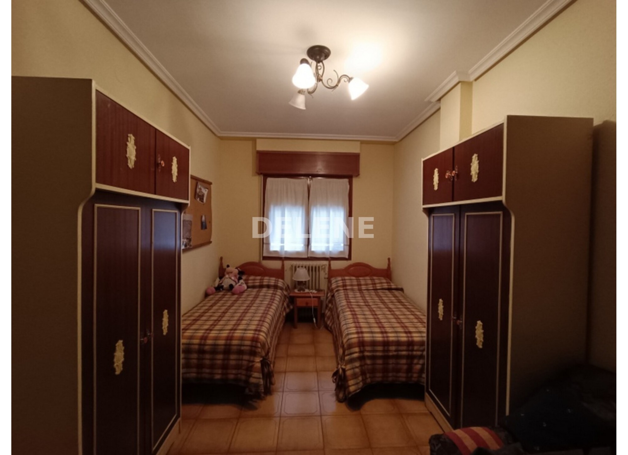 2905 PISO CON BALCÓN, ZONA CRUZ DE LOS CAÍDOS