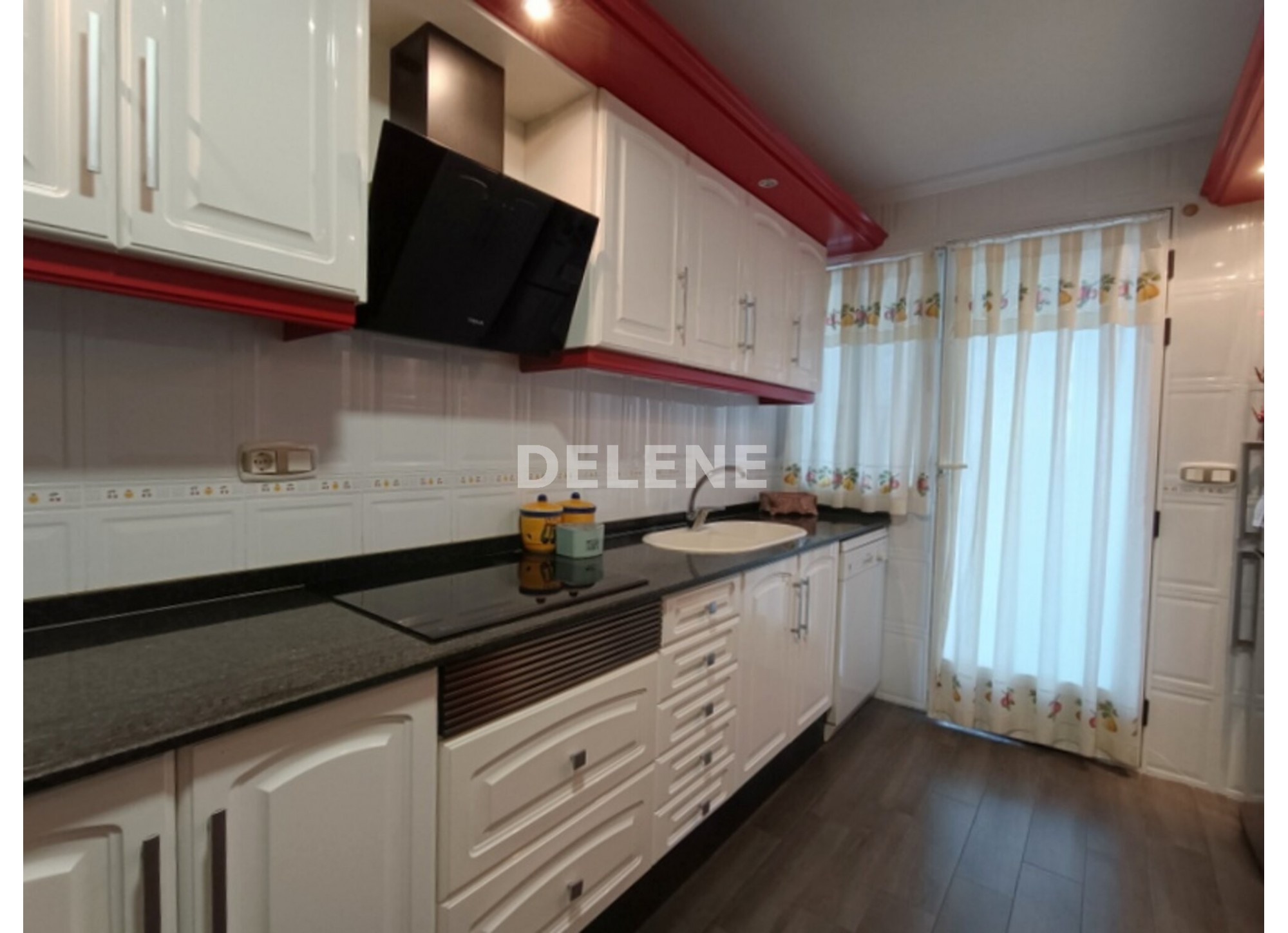 2916 PISO CON BALCÓN Y TERRAZA, ZONA GUARDIA CIVIL