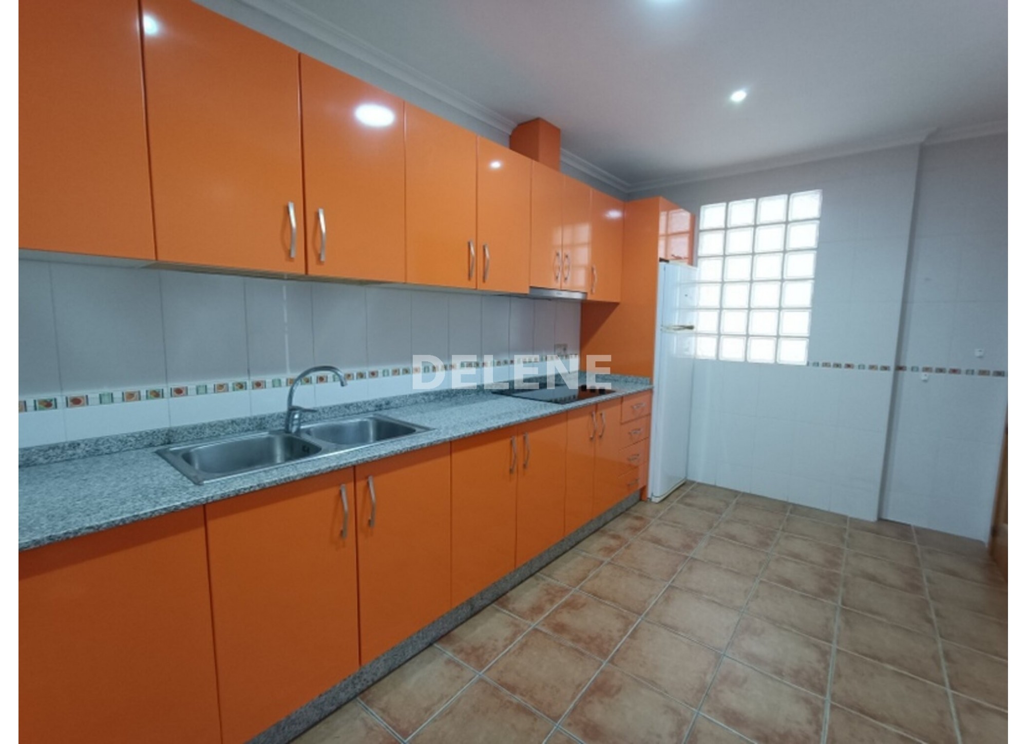 2920 PISO CON GARAJE Y TRASTERO, ZONA MESONES