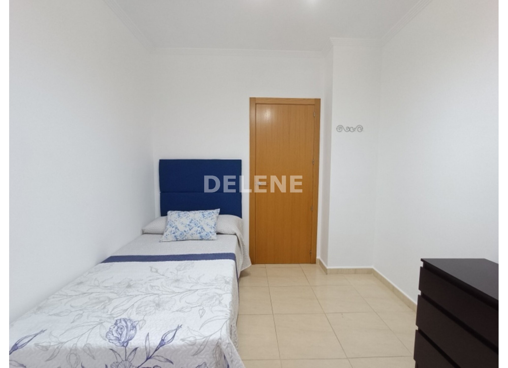 2920 PISO CON GARAJE Y TRASTERO, ZONA MESONES