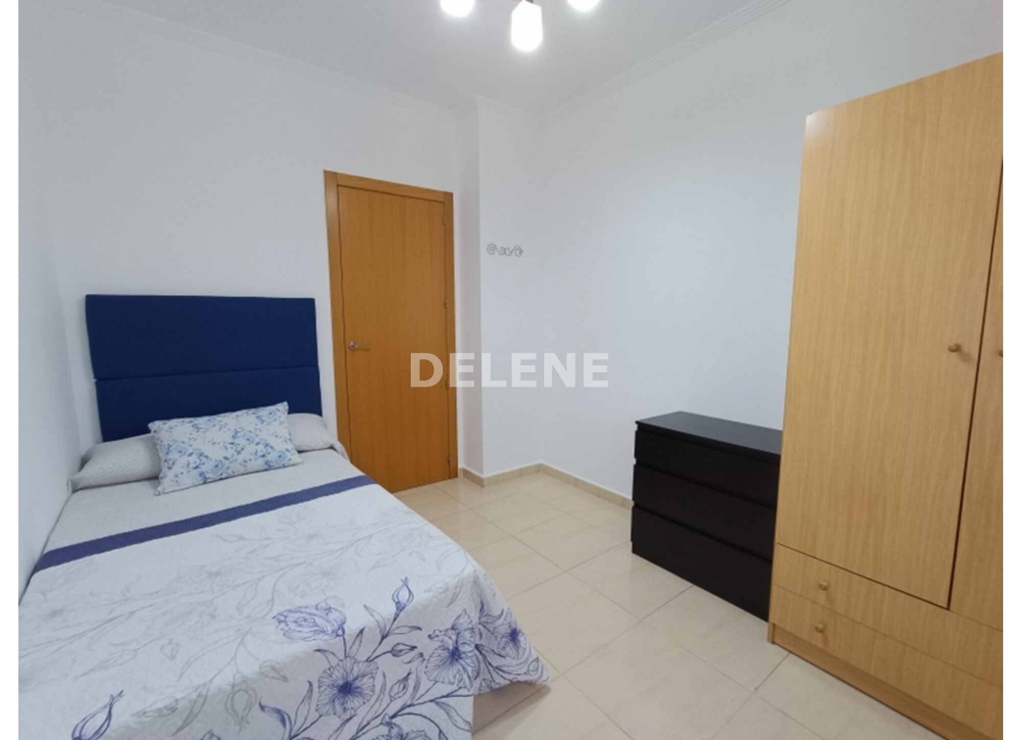 2920 PISO CON GARAJE Y TRASTERO, ZONA MESONES