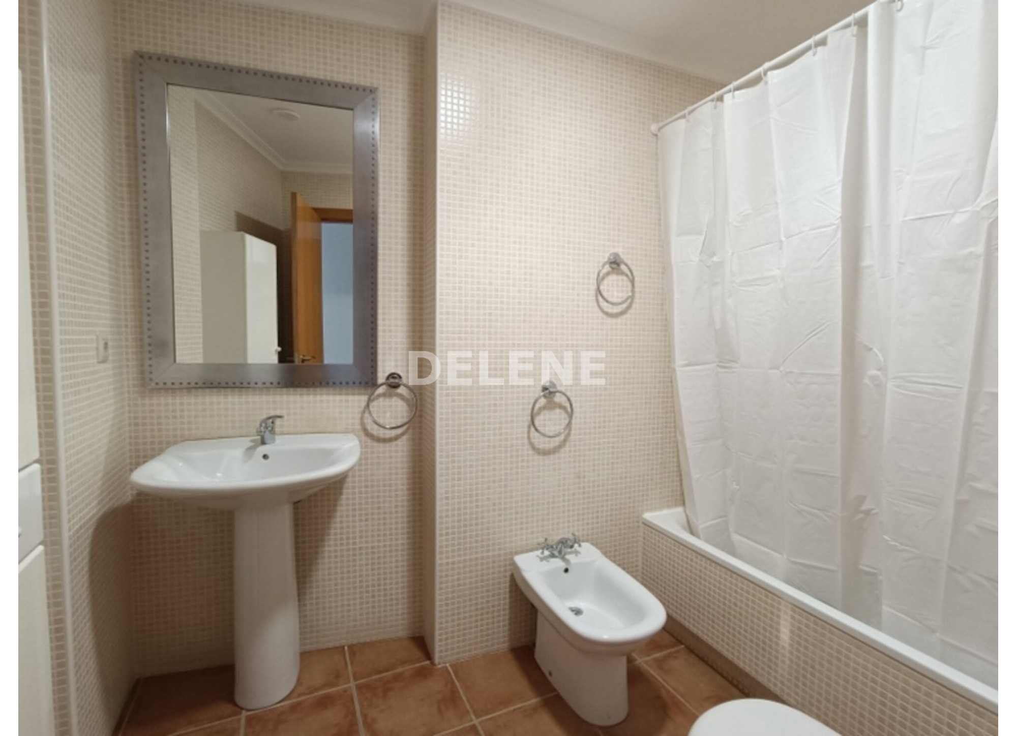 2920 PISO CON GARAJE Y TRASTERO, ZONA MESONES