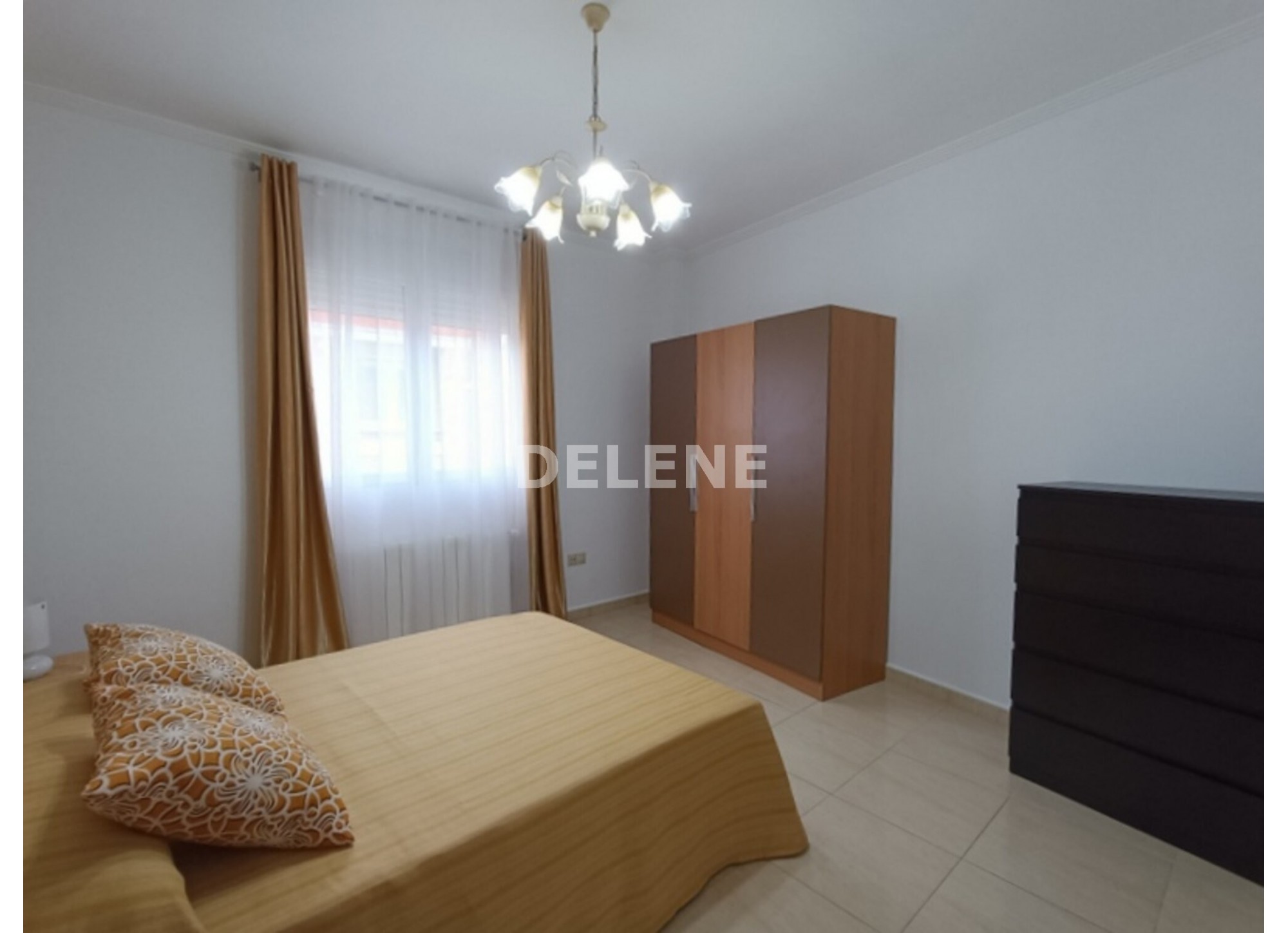 2920 PISO CON GARAJE Y TRASTERO, ZONA MESONES