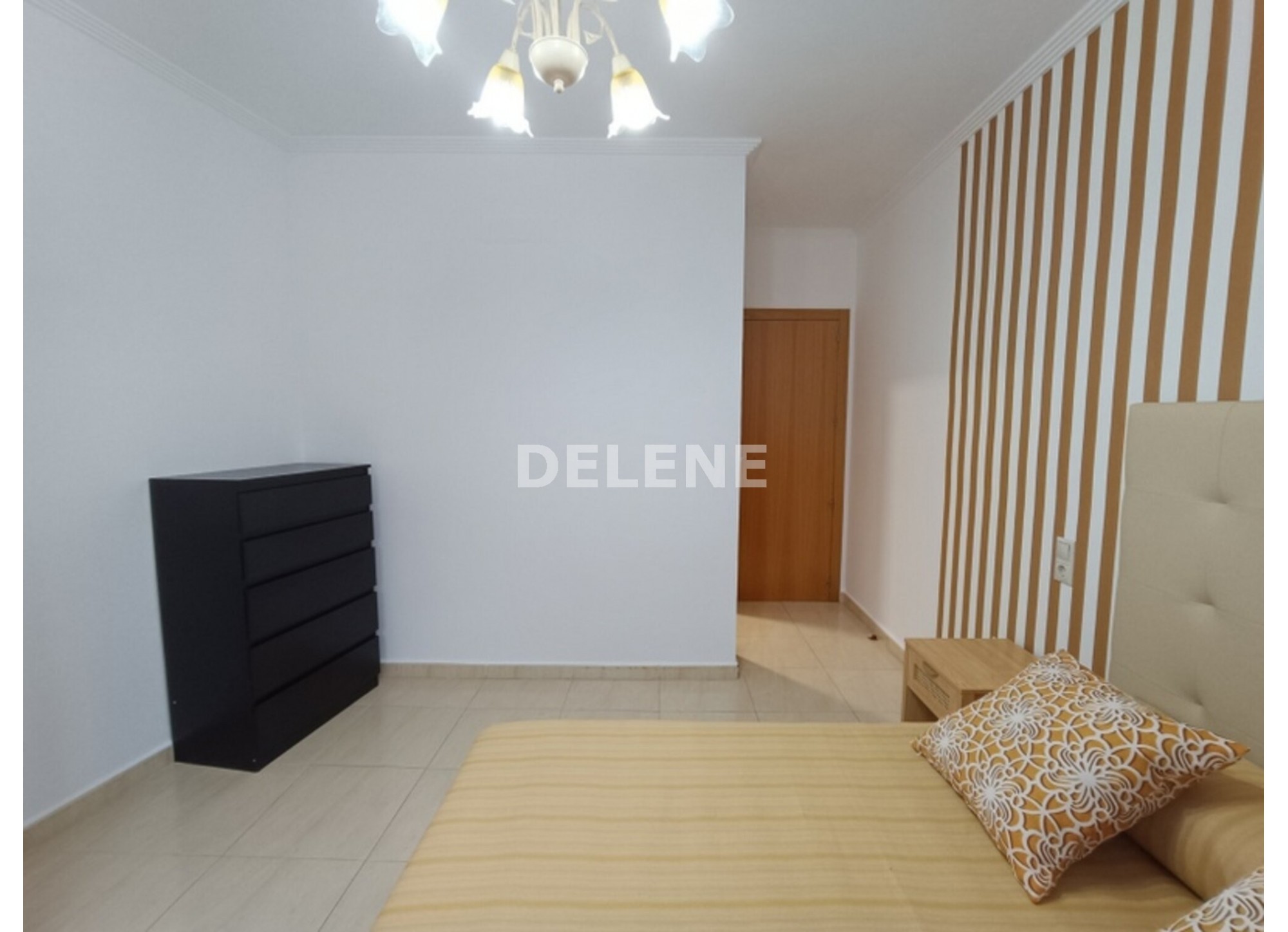 2920 PISO CON GARAJE Y TRASTERO, ZONA MESONES