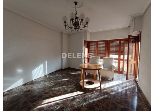 2921 PISO CON BALCÓN, ZONA PLAZA SANTA ANA