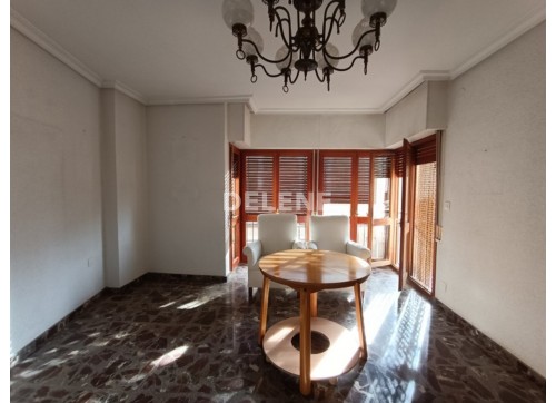 2921 PISO CON BALCÓN, ZONA PLAZA SANTA ANA