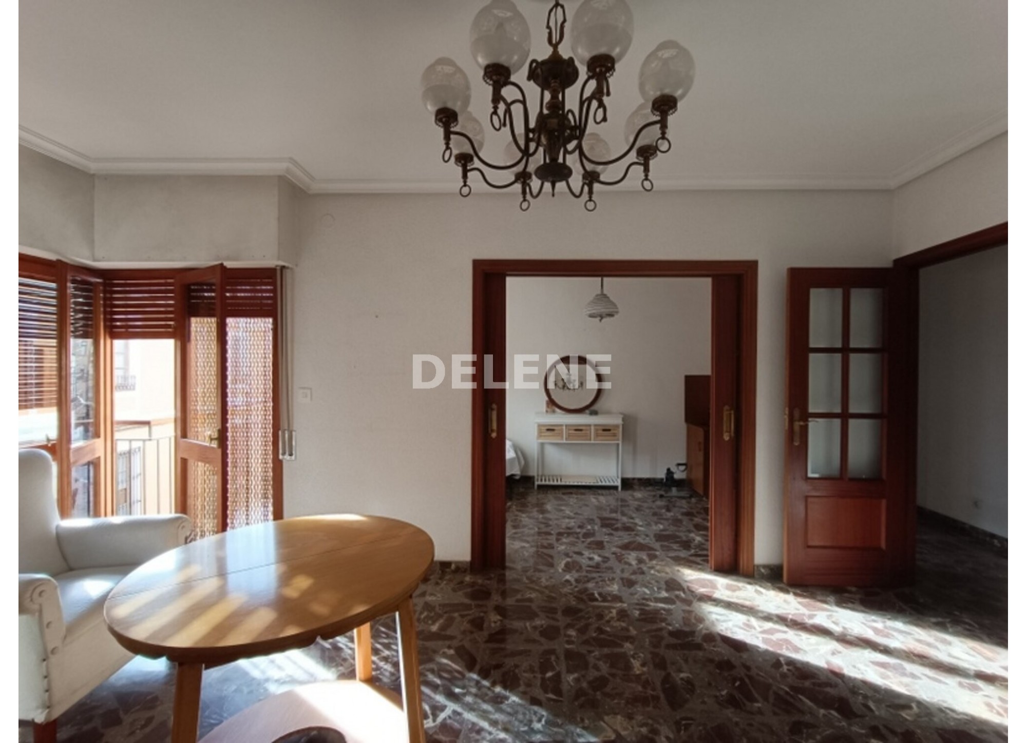 2921 PISO CON BALCÓN, ZONA PLAZA SANTA ANA