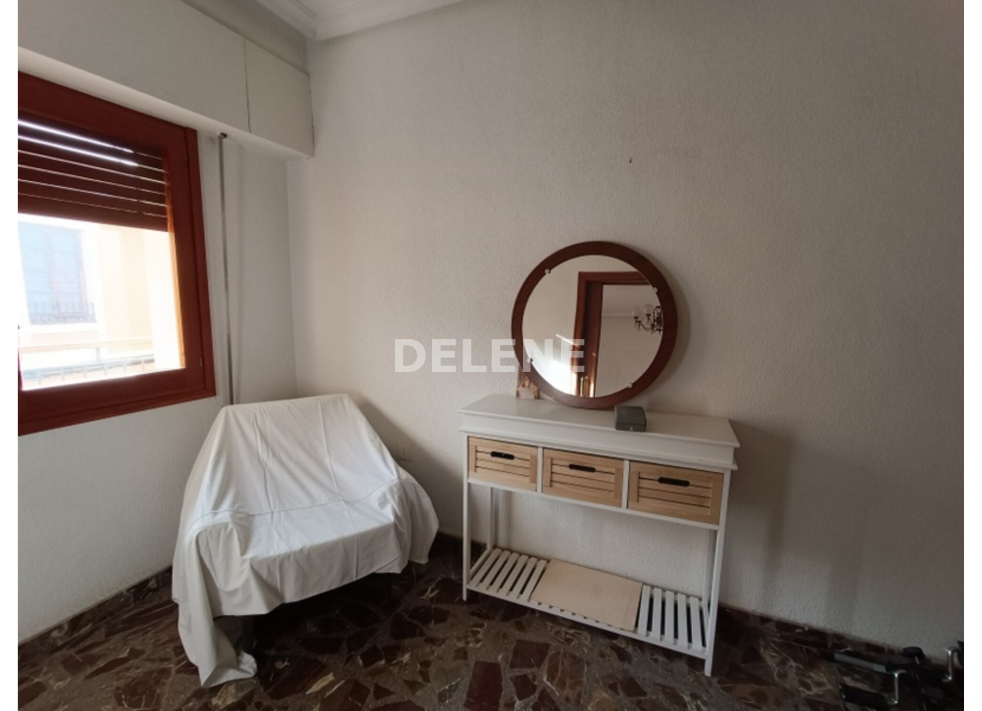 2921 PISO CON BALCÓN, ZONA PLAZA SANTA ANA